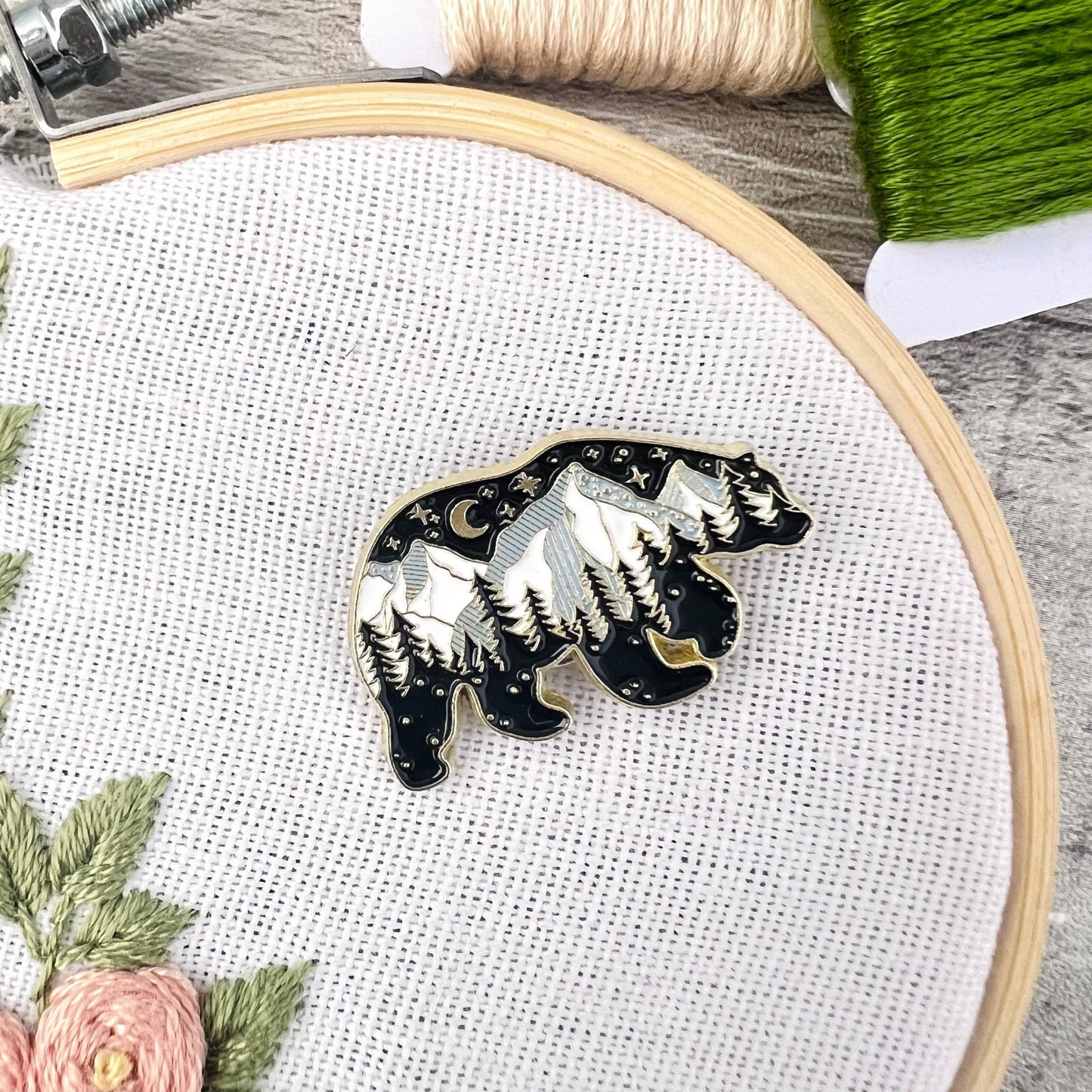 Bear Needle Minder Needle Threader Magnetic - The Desert Stream Stitch