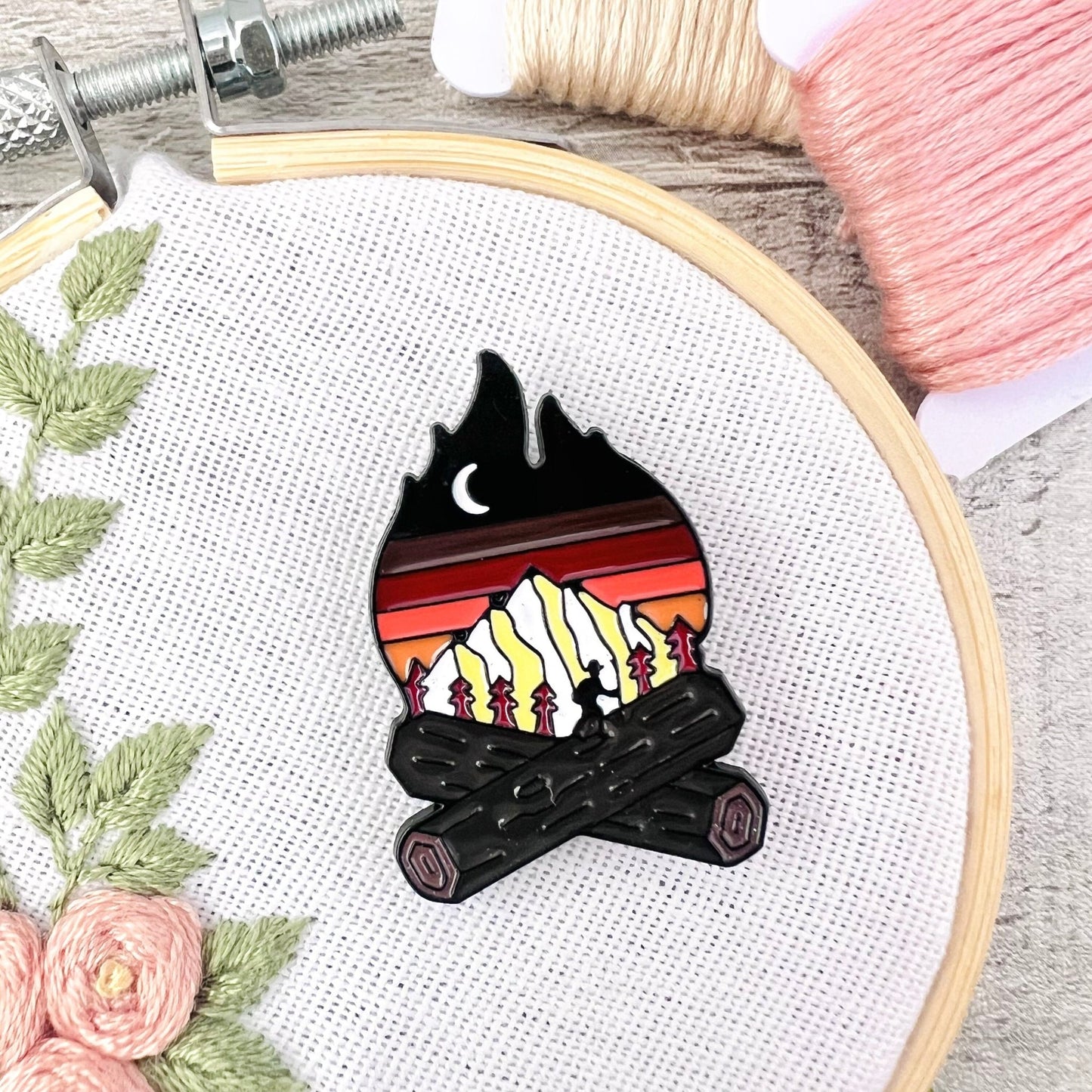Camp Fire Needle Threader Magnetic - The Desert Stream Stitch