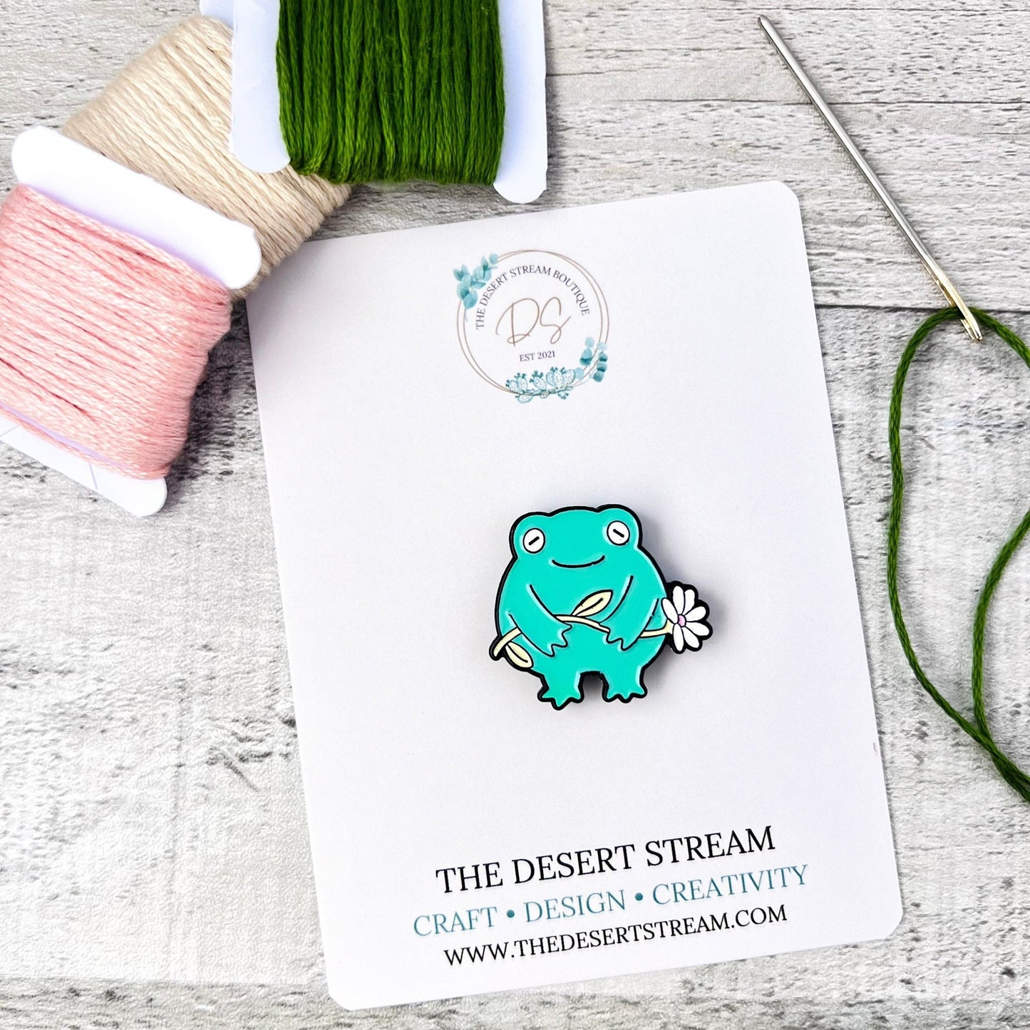 Frog Minder Needle Threader Magnetic - The Desert Stream Stitch