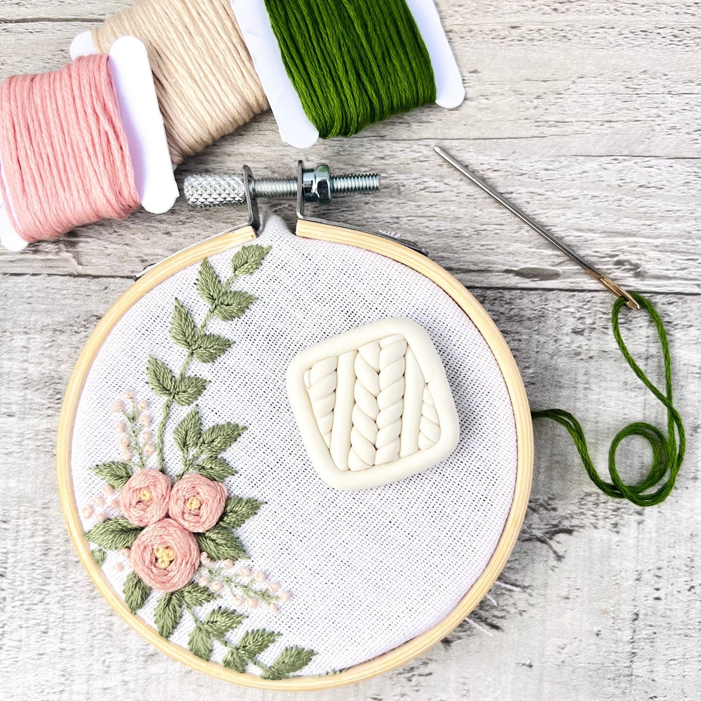 Granny Square Needle Minder Magnetic - The Desert Stream Stitch