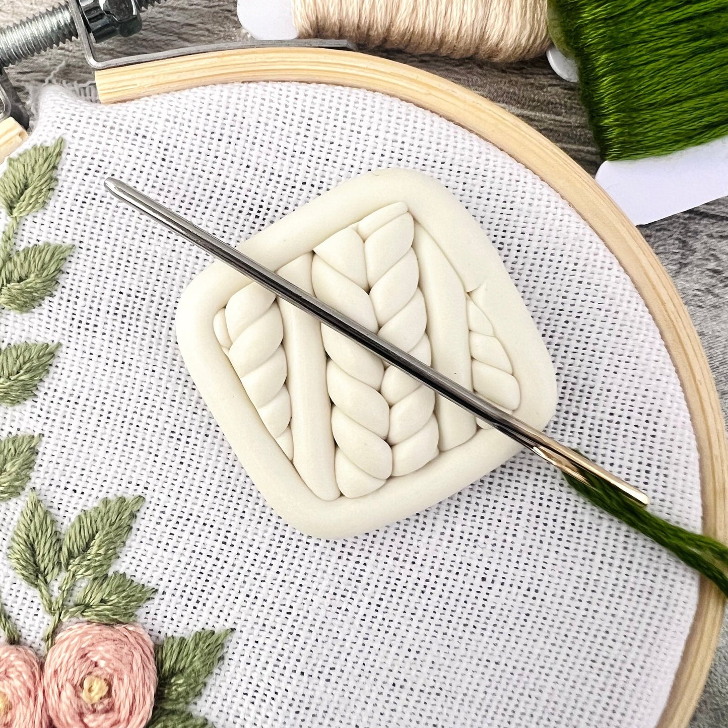 Granny Square Needle Minder Magnetic - The Desert Stream Stitch