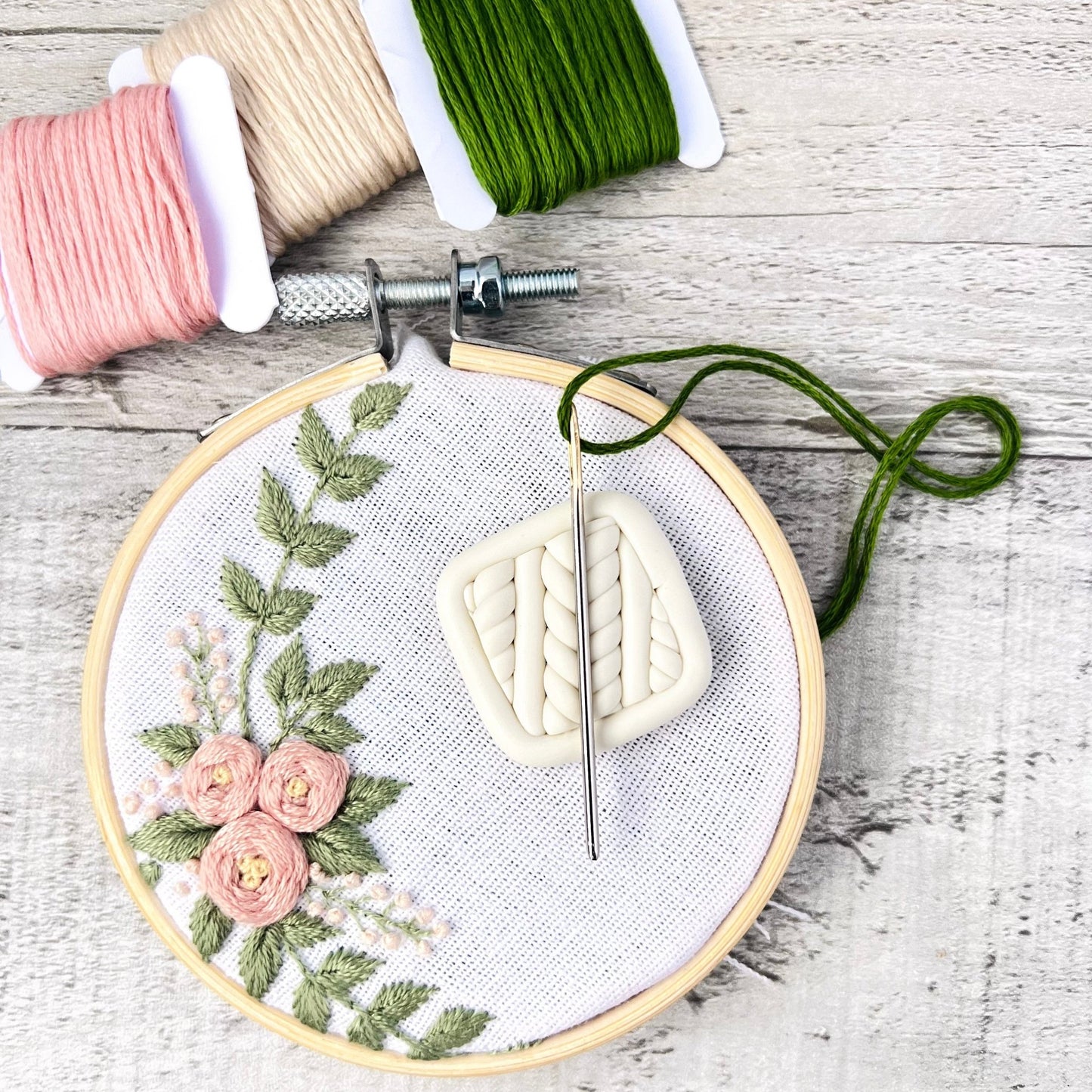 Granny Square Needle Minder Magnetic - The Desert Stream Stitch