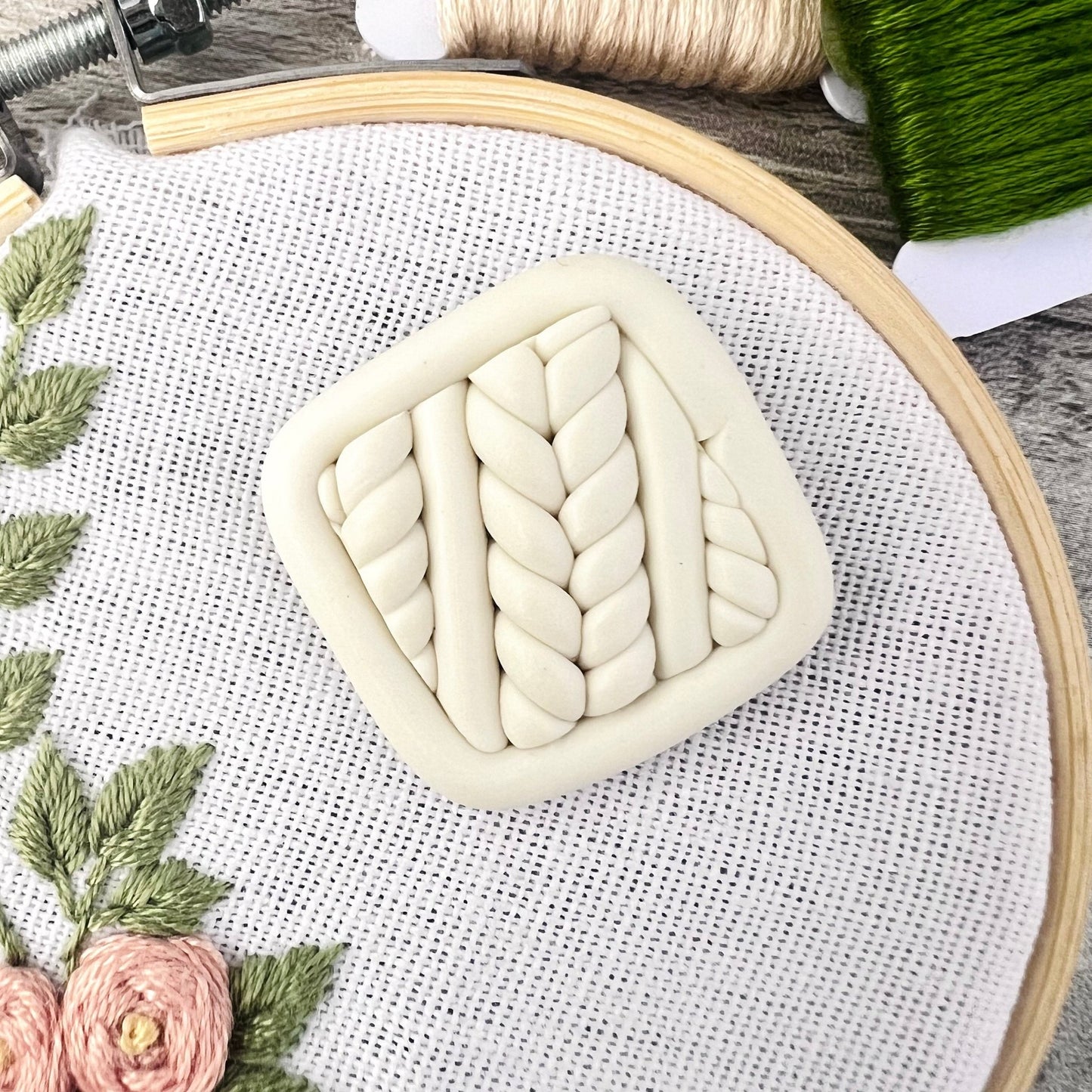 Granny Square Needle Minder Magnetic - The Desert Stream Stitch
