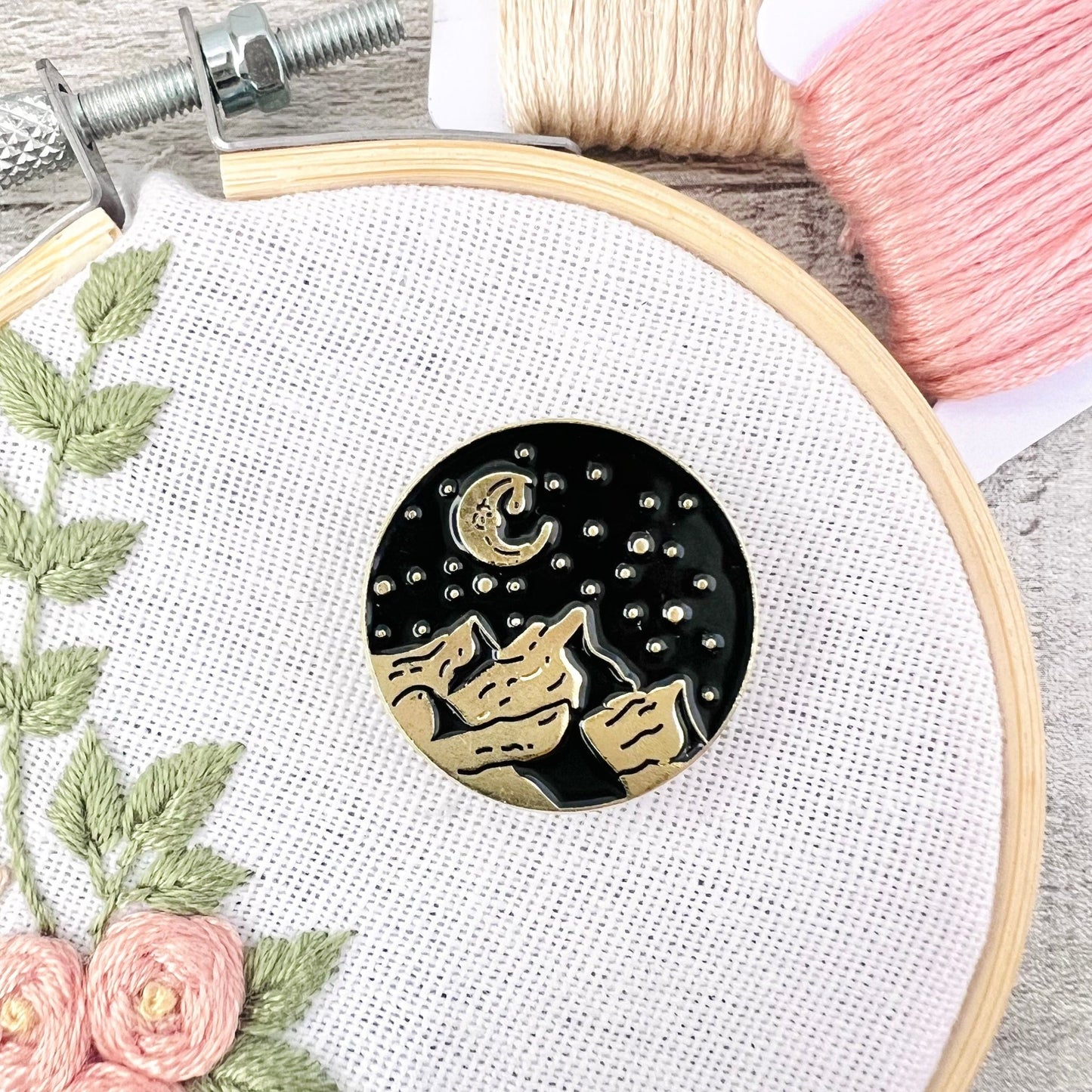 Mountain Needle Minder Needle Threader Magnetic - The Desert Stream Stitch