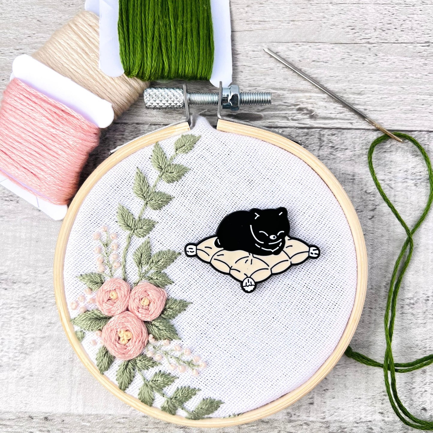 Sleepy Cat Needle Threader Magnetic - The Desert Stream Stitch