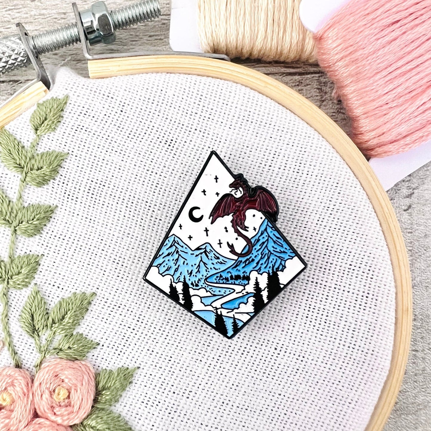 Wyvern Needle Threader Magnetic - The Desert Stream Stitch