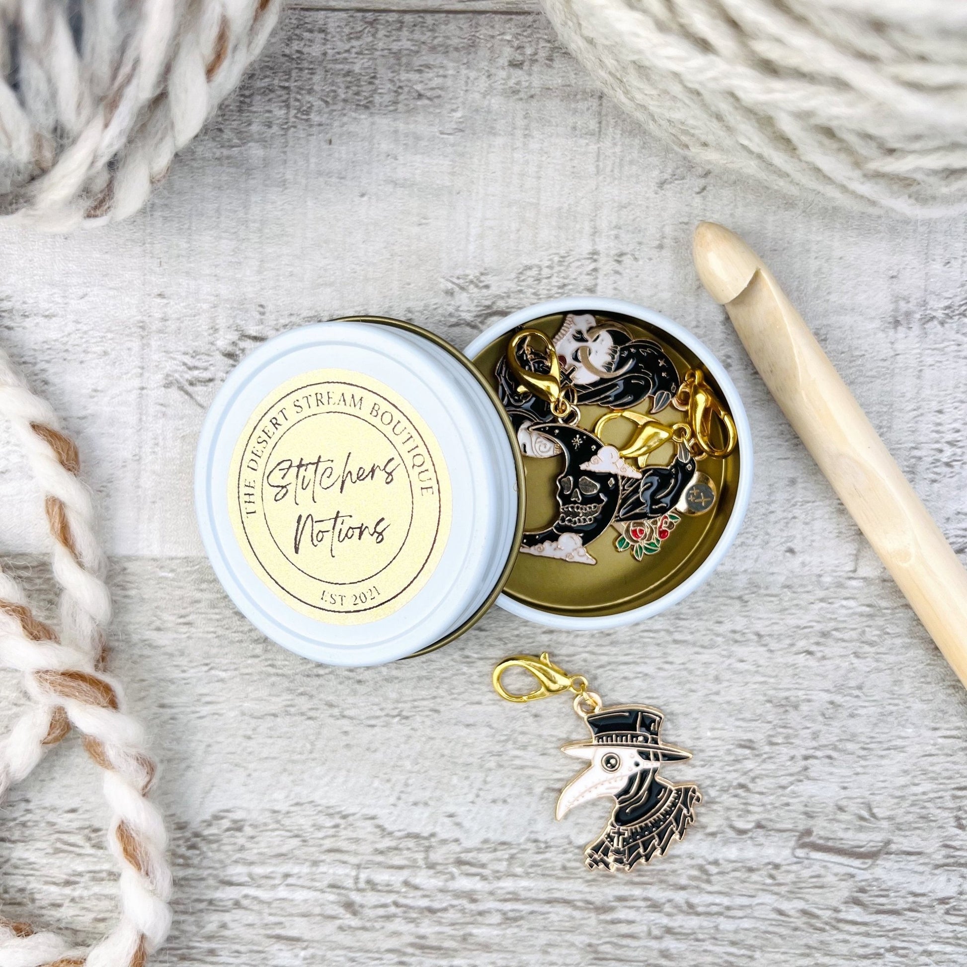 Black Raven Stitch Markers Set - Knitting and Crochet - The Desert Stream Stitch