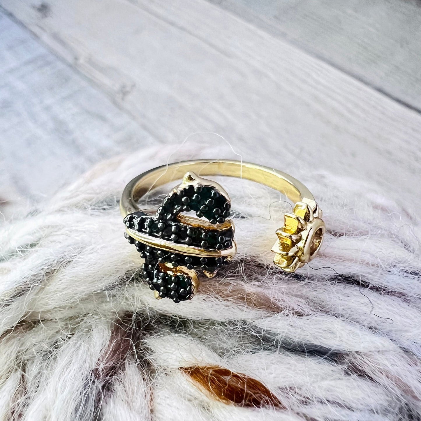Cactus Adjustable Tension Ring Cubic Zirconia 18K Gold - The Desert Stream Stitch