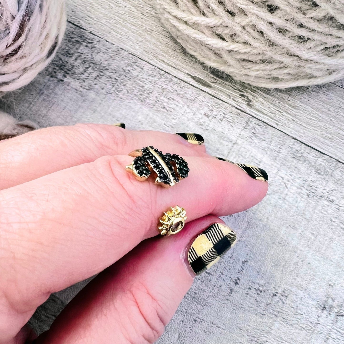 Cactus Adjustable Tension Ring Cubic Zirconia 18K Gold - The Desert Stream Stitch