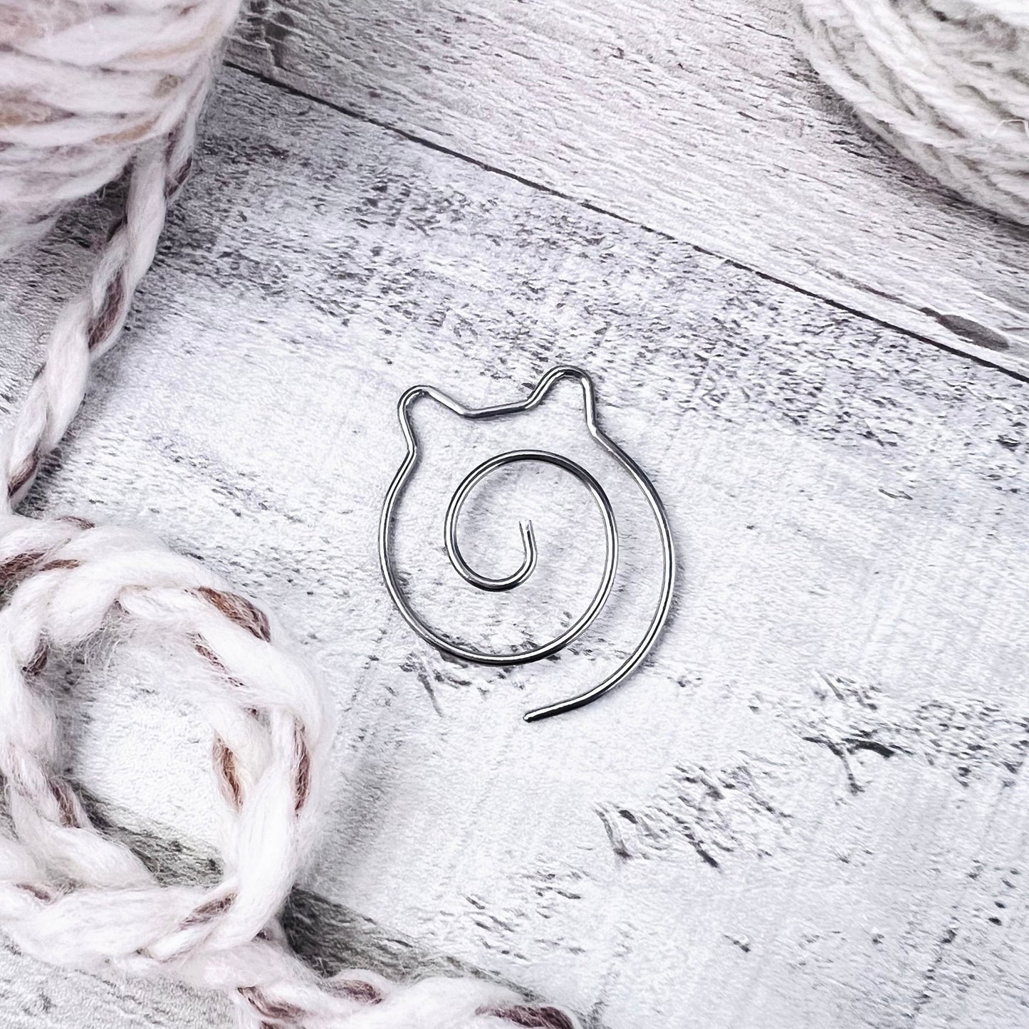 Cat Spiral Knitting Cable Needle - The Desert Stream Stitch