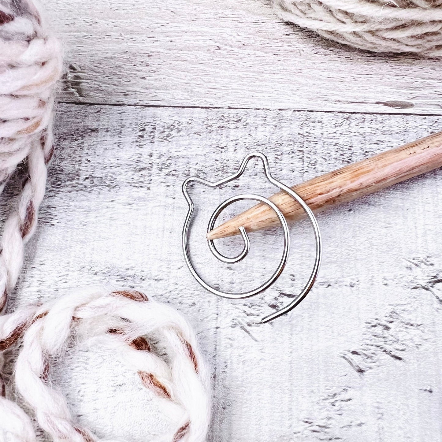 Cat Spiral Knitting Cable Needle - The Desert Stream Stitch