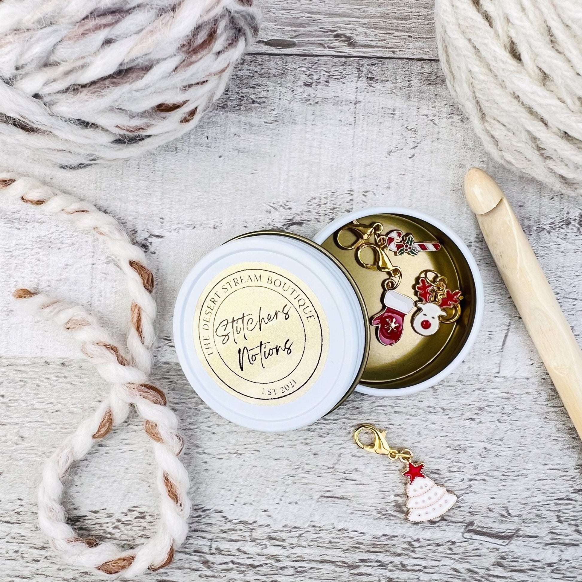 Christmas Stitch Markers Set - Knitting and Crochet - The Desert Stream Stitch
