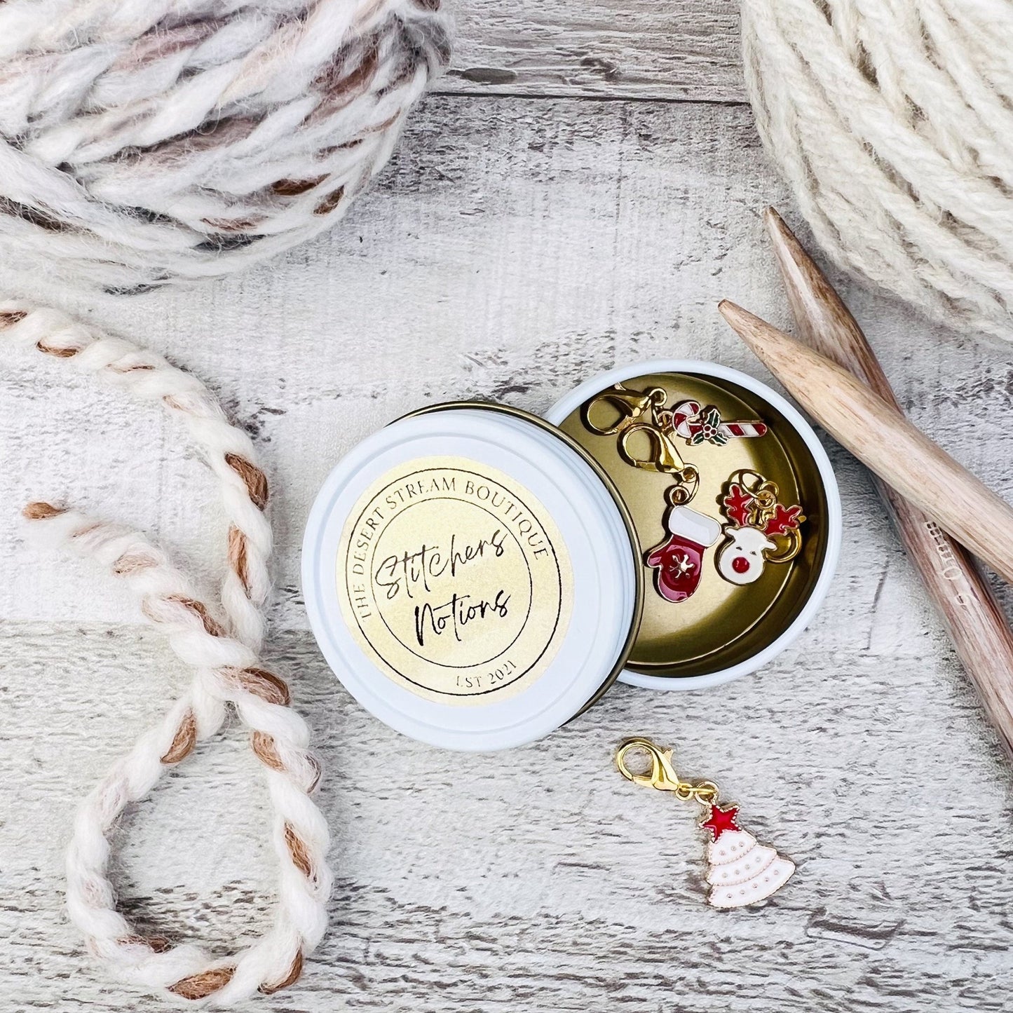 Christmas Stitch Markers Set - Knitting and Crochet - The Desert Stream Stitch