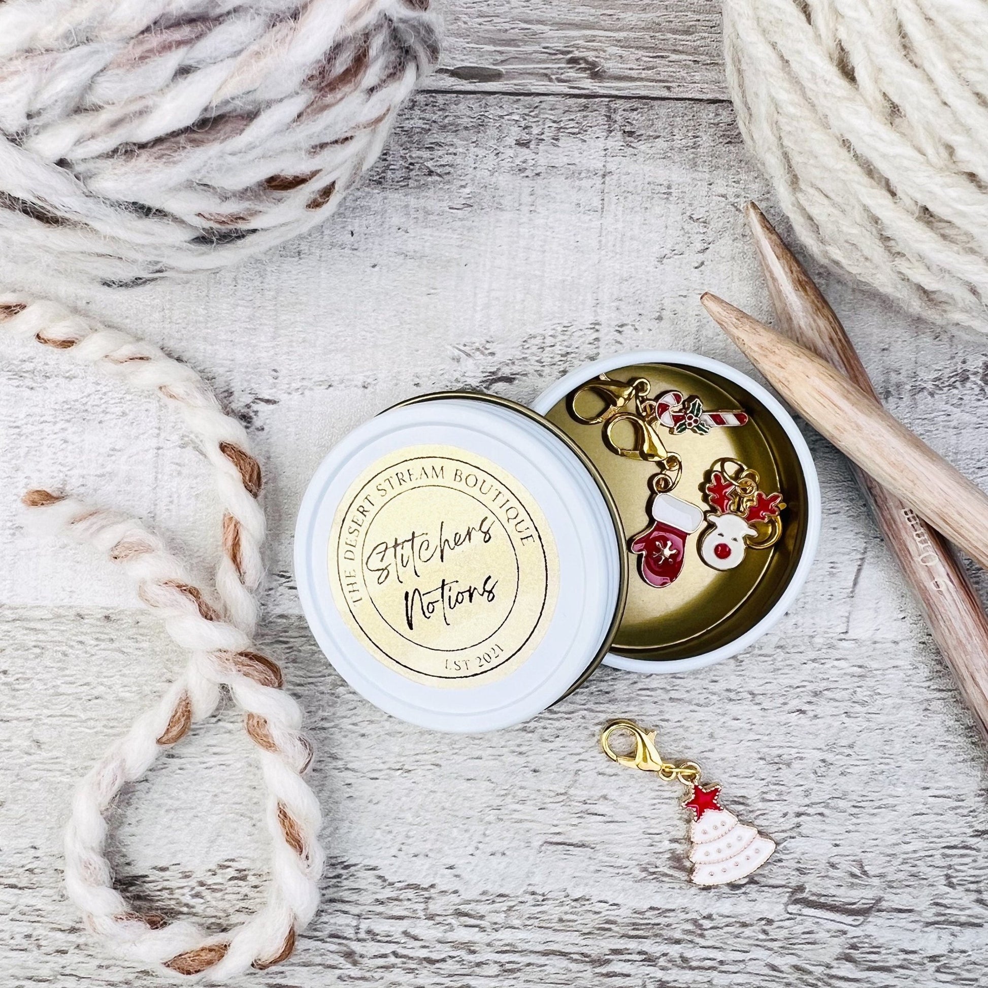 Christmas Stitch Markers Set - Knitting and Crochet - The Desert Stream Stitch