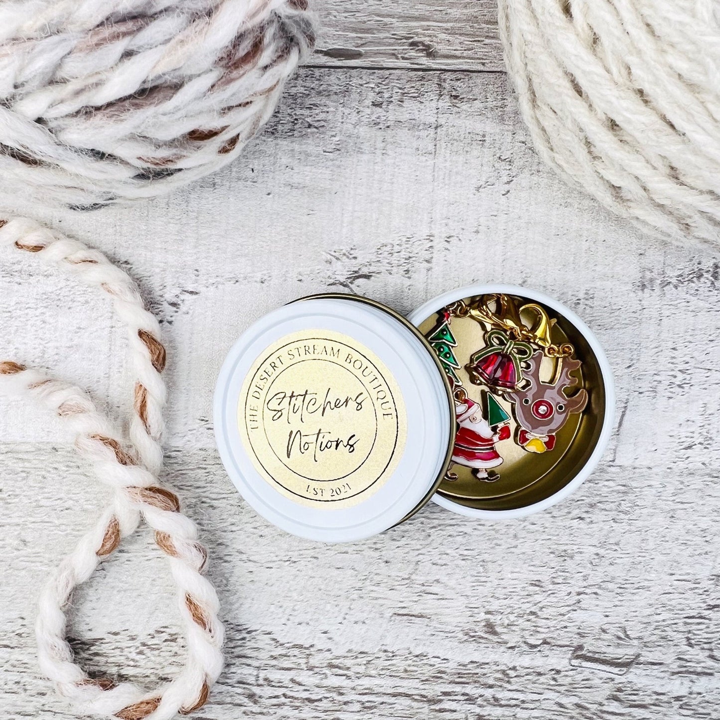 Christmas Stitch Markers Set - Knitting and Crochet - The Desert Stream Stitch