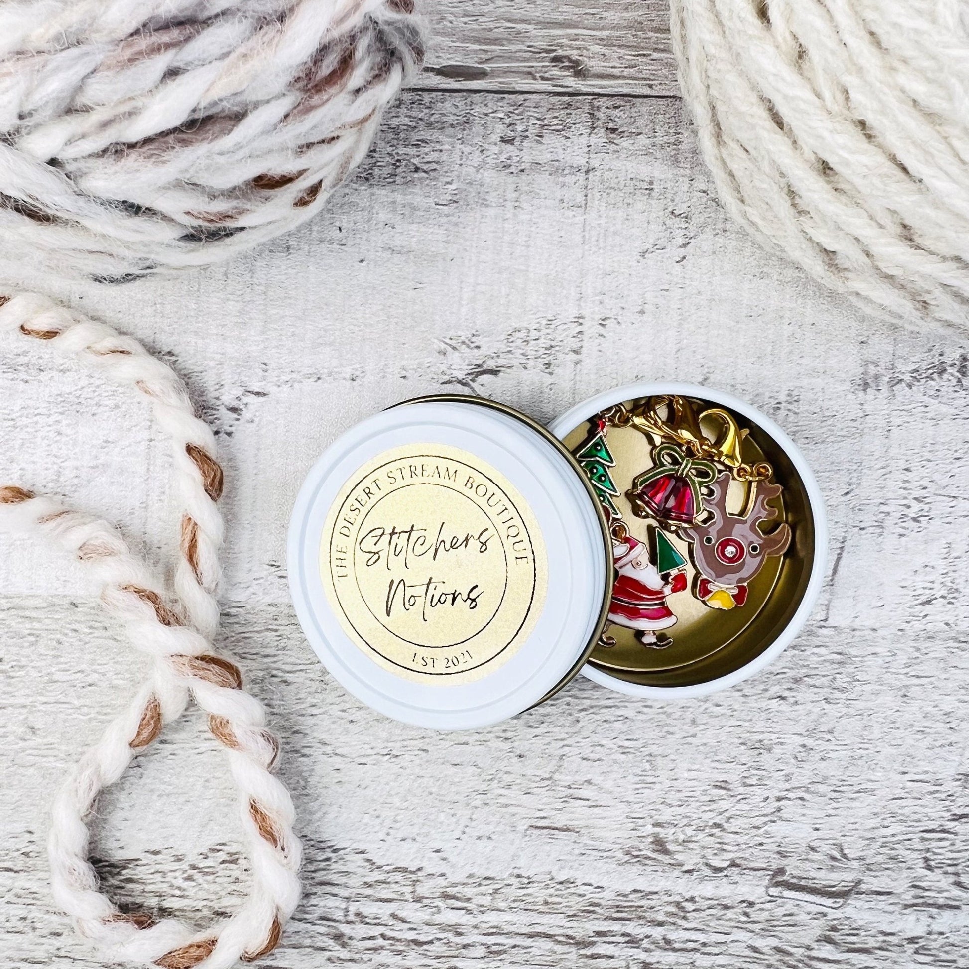 Christmas Stitch Markers Set - Knitting and Crochet - The Desert Stream Stitch