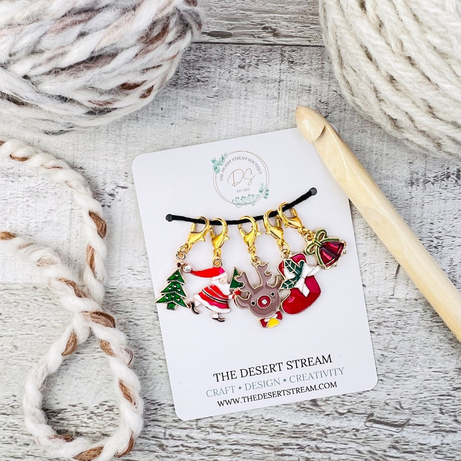 Christmas Stitch Markers Set - Knitting and Crochet - The Desert Stream Stitch