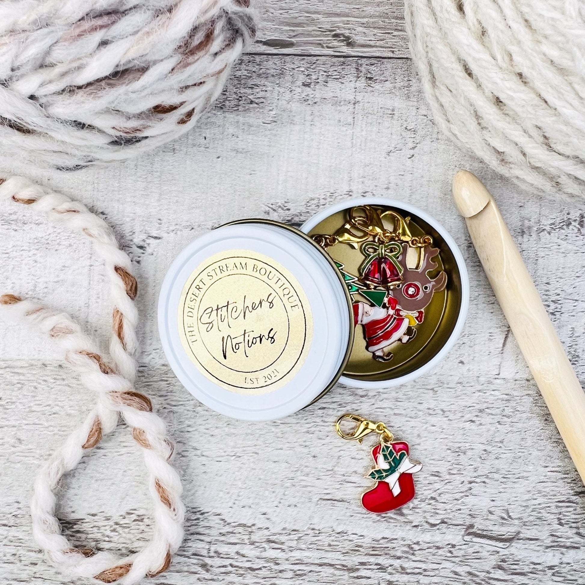 Christmas Stitch Markers Set - Knitting and Crochet - The Desert Stream Stitch