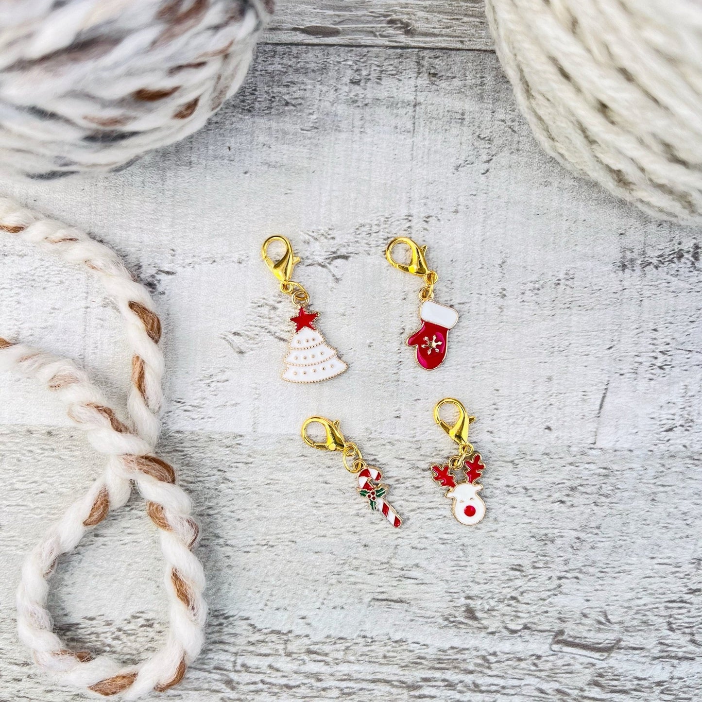 Christmas Stitch Markers Set - Knitting and Crochet - The Desert Stream Stitch