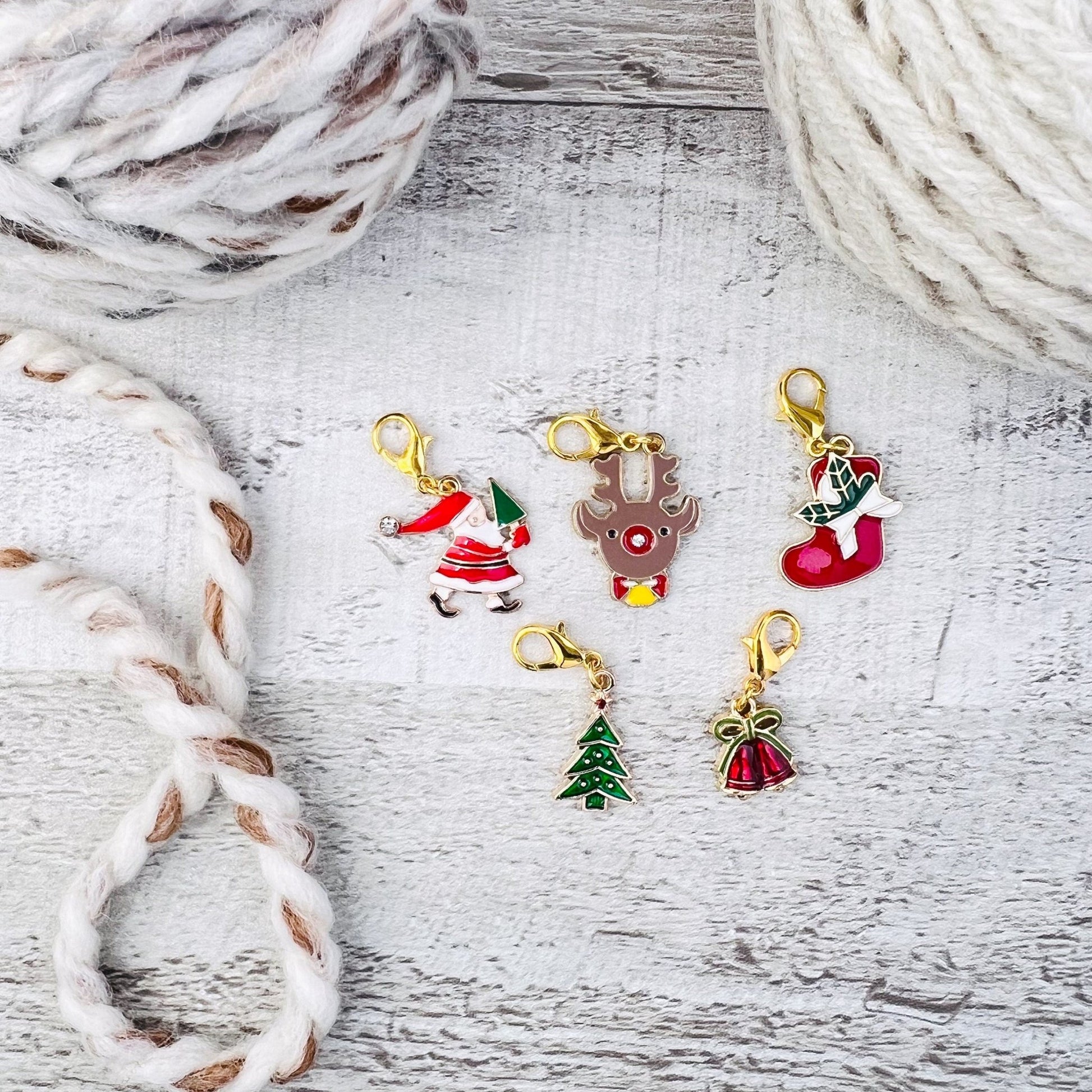 Christmas Stitch Markers Set - Knitting and Crochet - The Desert Stream Stitch