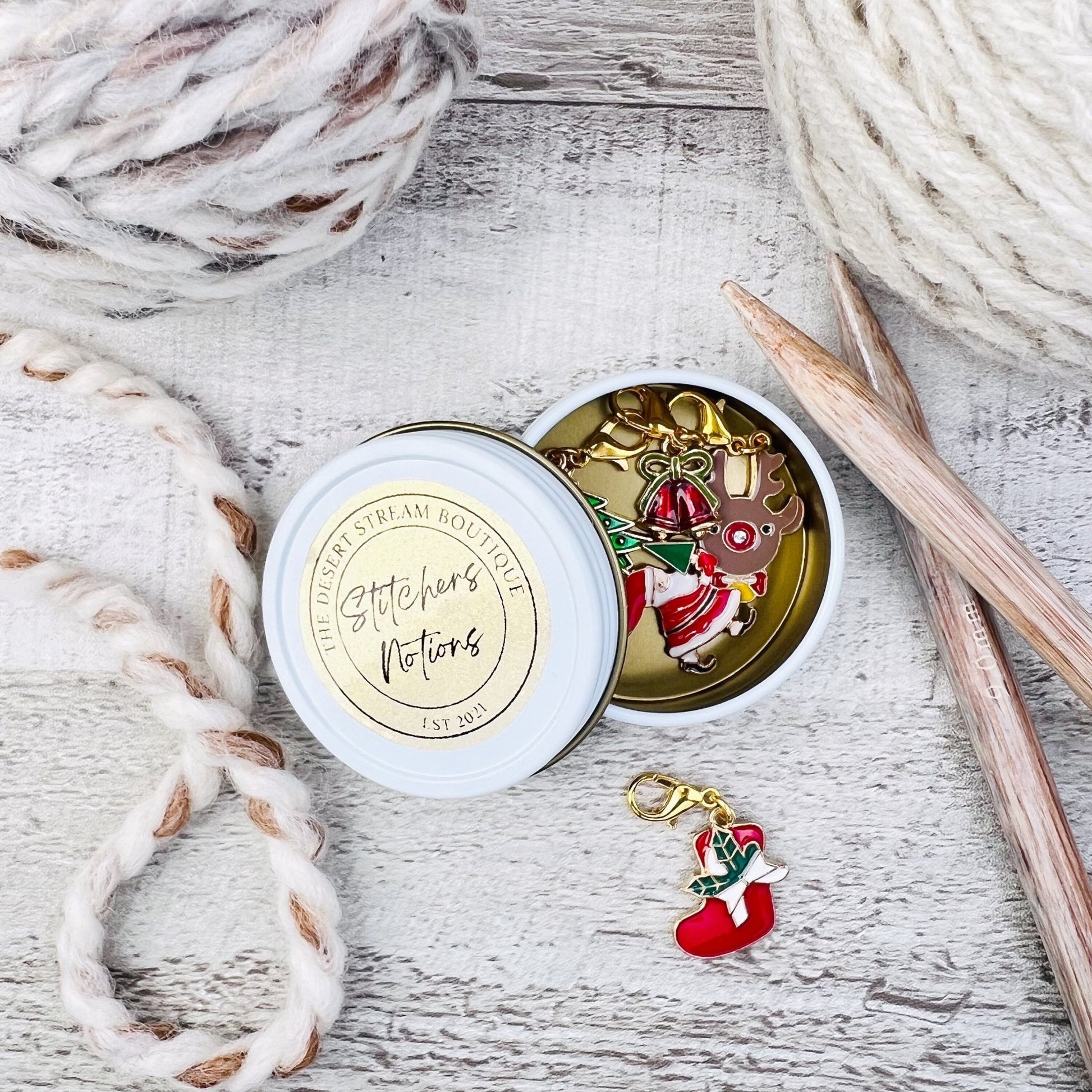 Christmas Stitch Markers Set - Knitting and Crochet - The Desert Stream Stitch