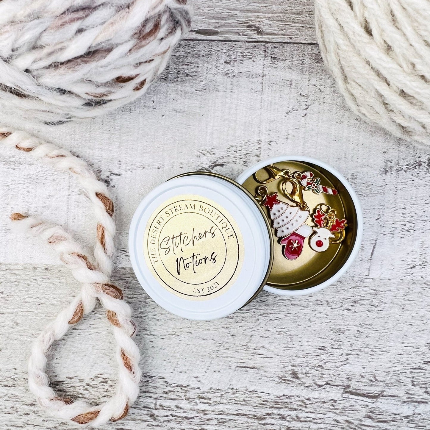 Christmas Stitch Markers Set - Knitting and Crochet - The Desert Stream Stitch