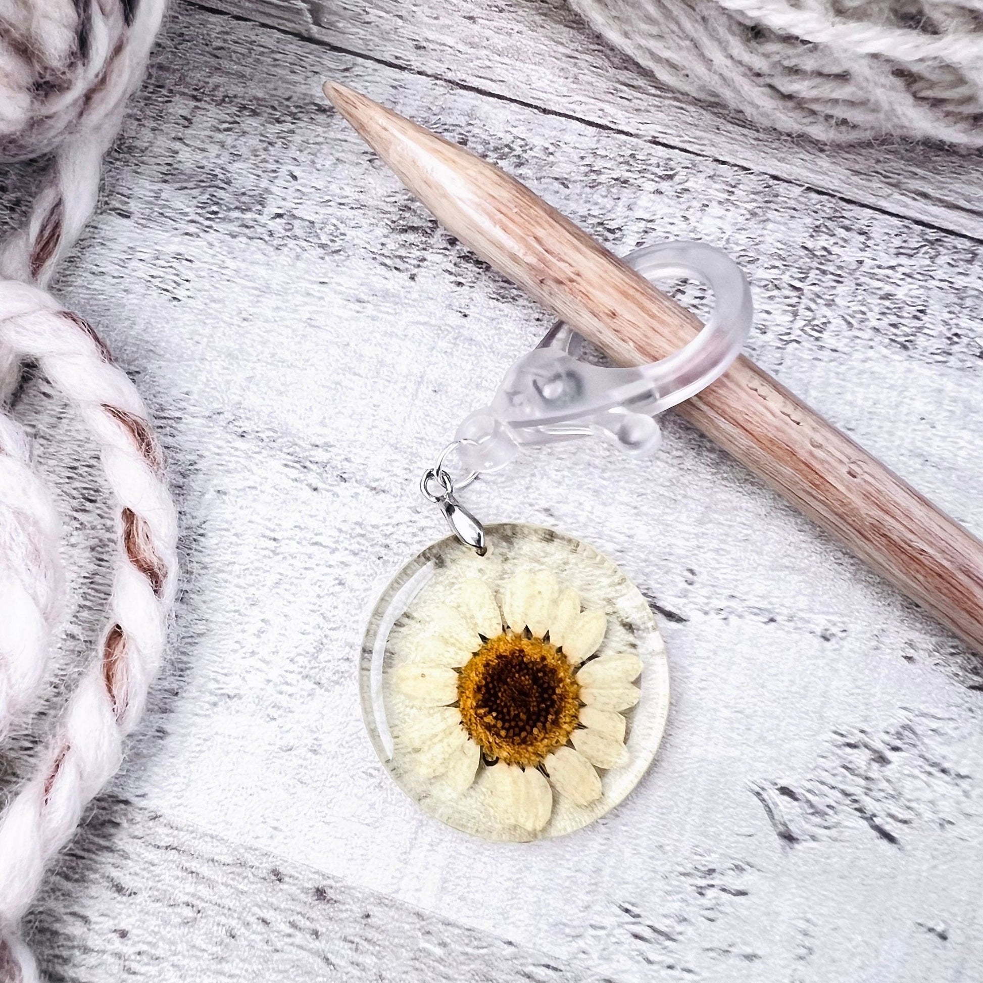 Daisy Jumbo Stitch Marker - The Desert Stream Stitch