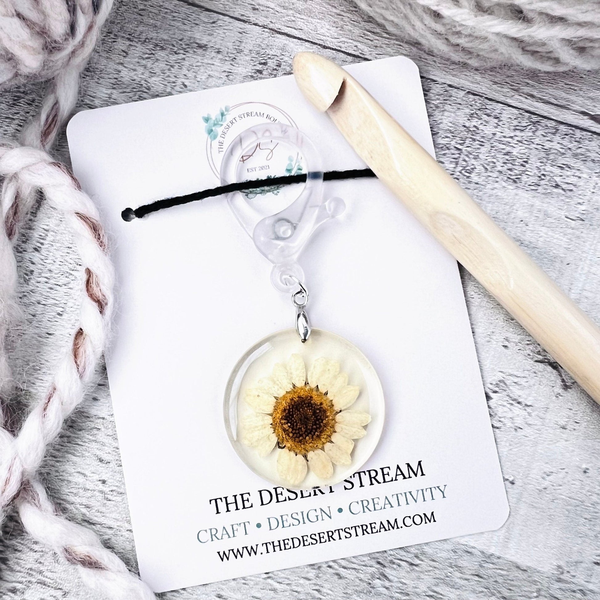 Daisy Jumbo Stitch Marker - The Desert Stream Stitch
