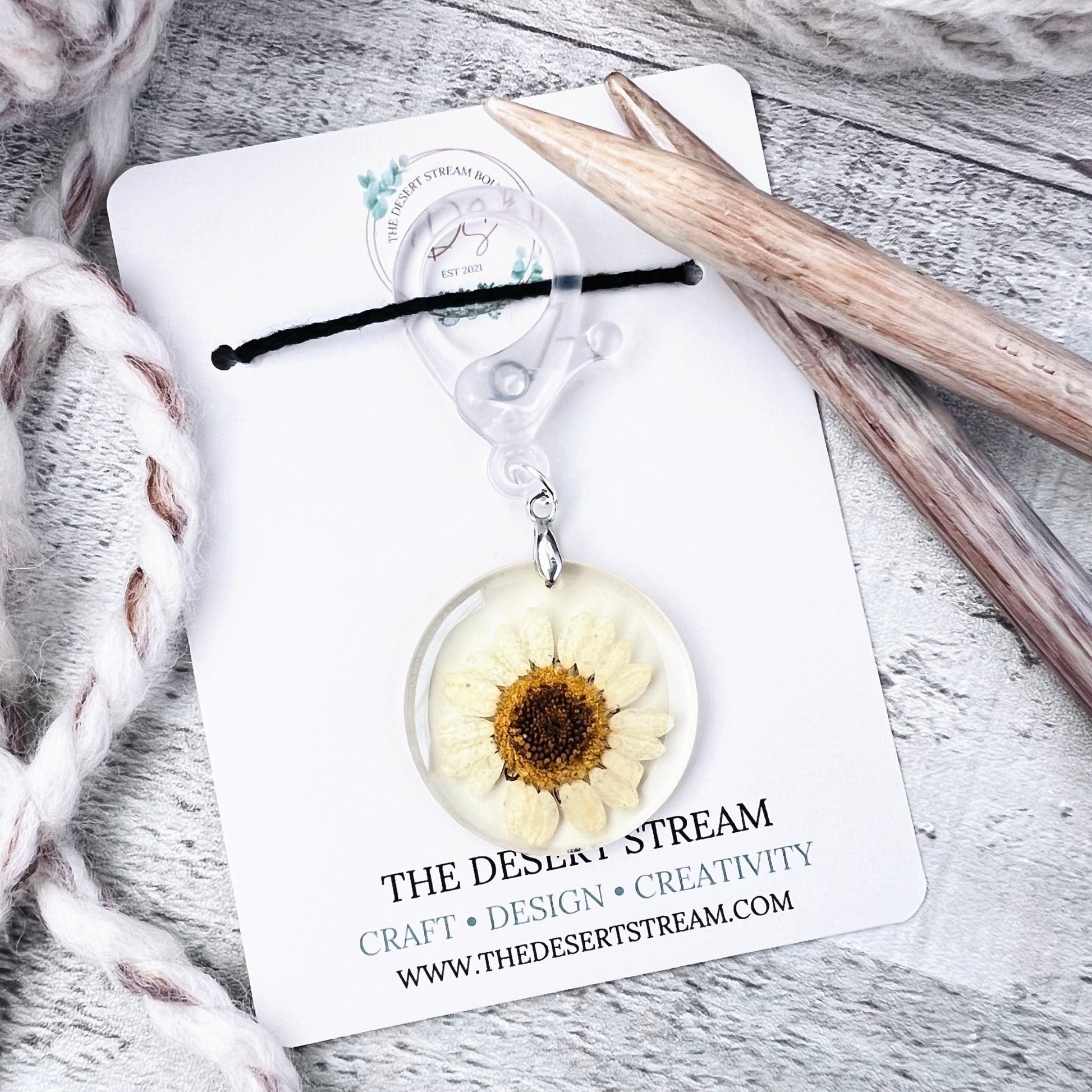 Daisy Jumbo Stitch Marker - The Desert Stream Stitch