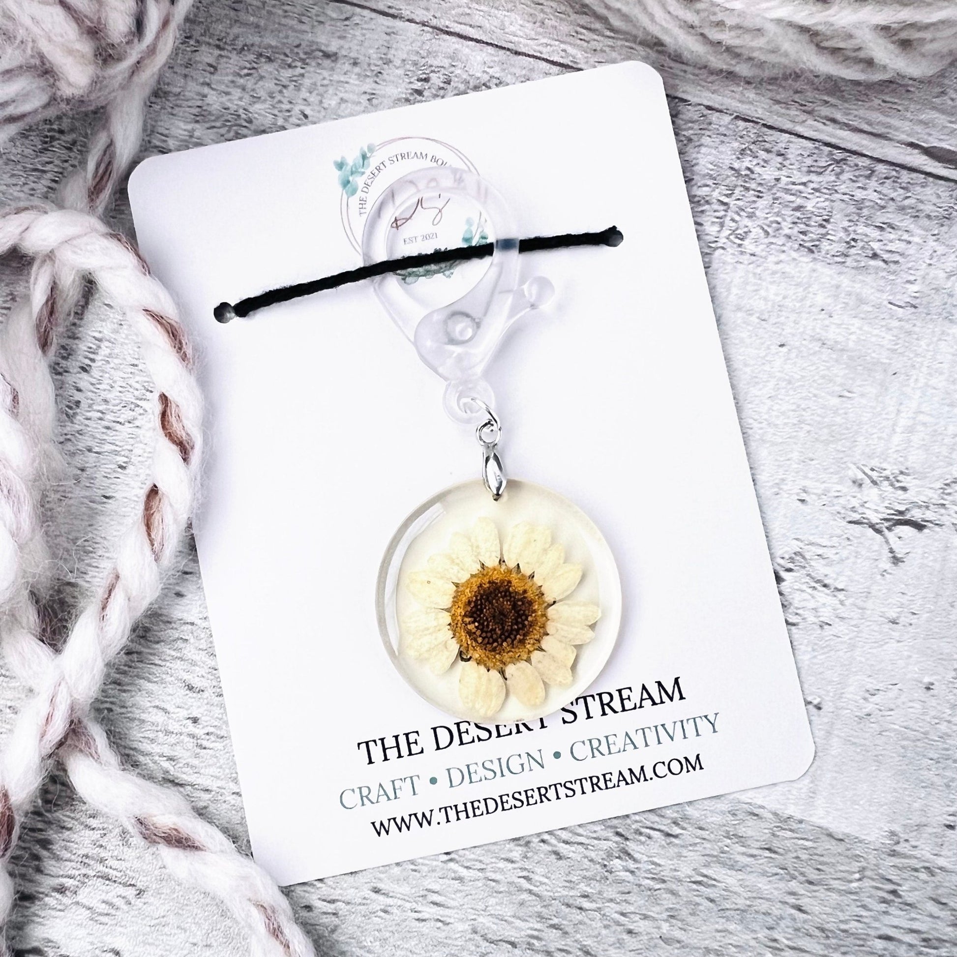 Daisy Jumbo Stitch Marker - The Desert Stream Stitch