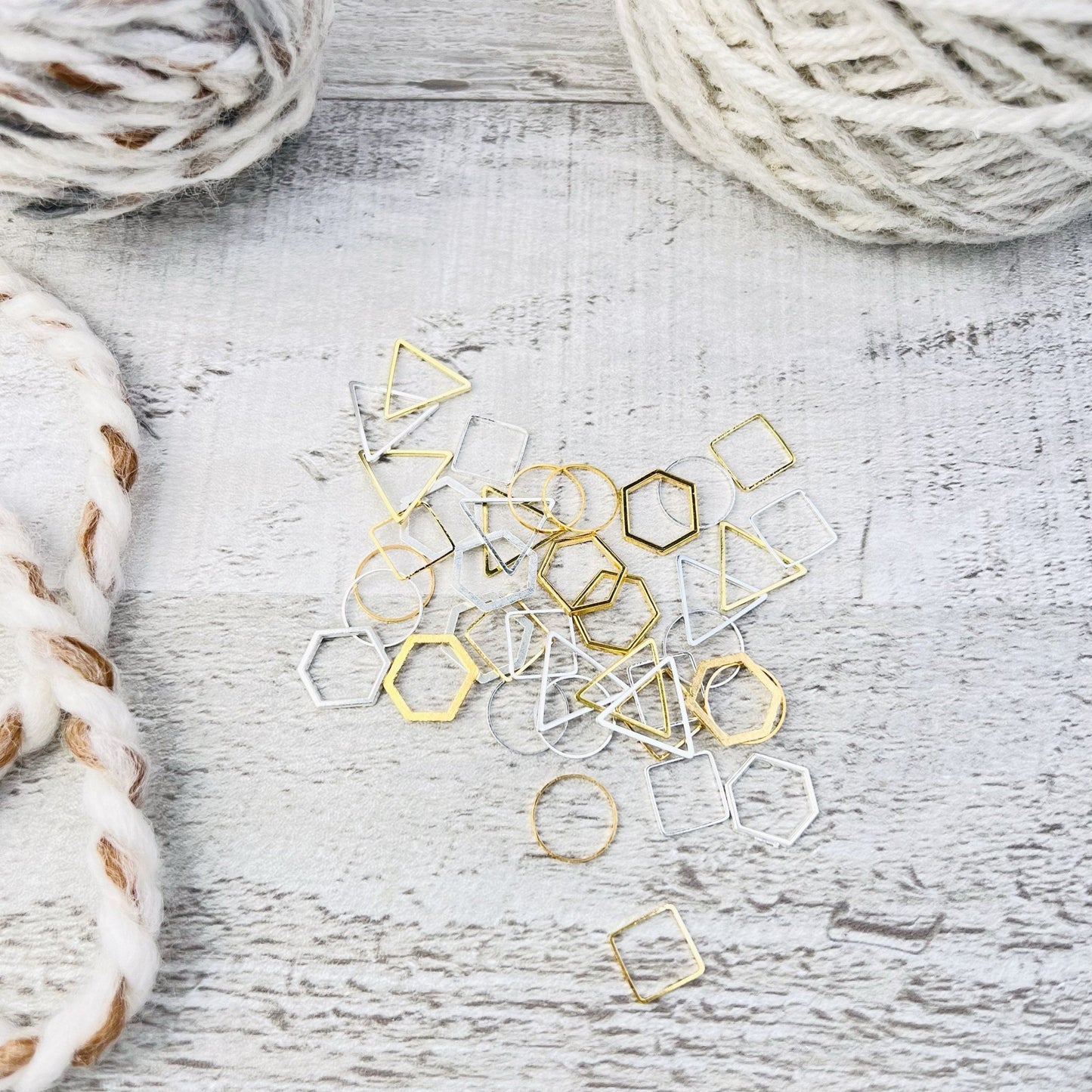 Geometric 40 - Piece Stitch Marker Tin Set - Knitting - The Desert Stream Stitch