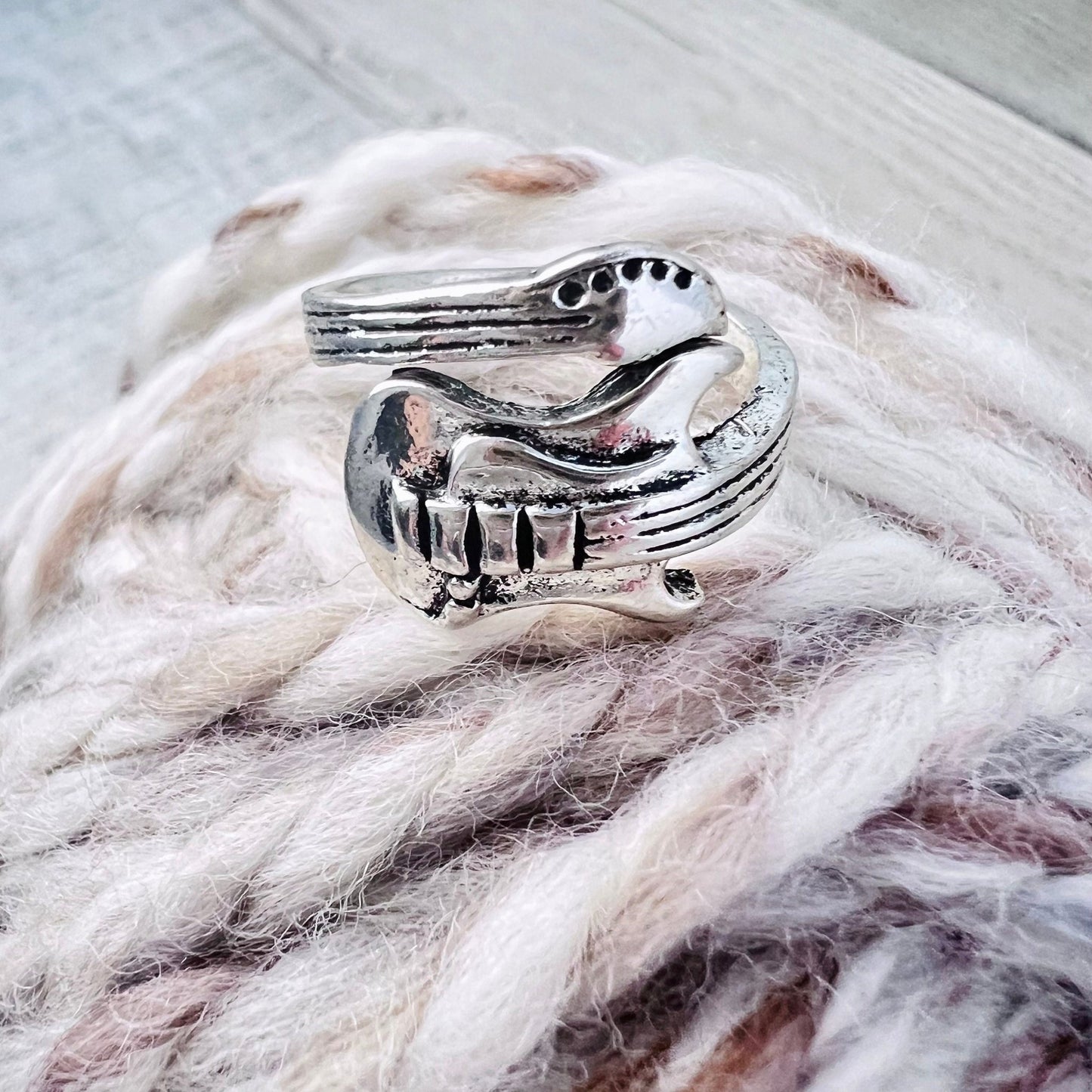 Guitar Adjustable Tension Ring - The Desert Stream Stitch