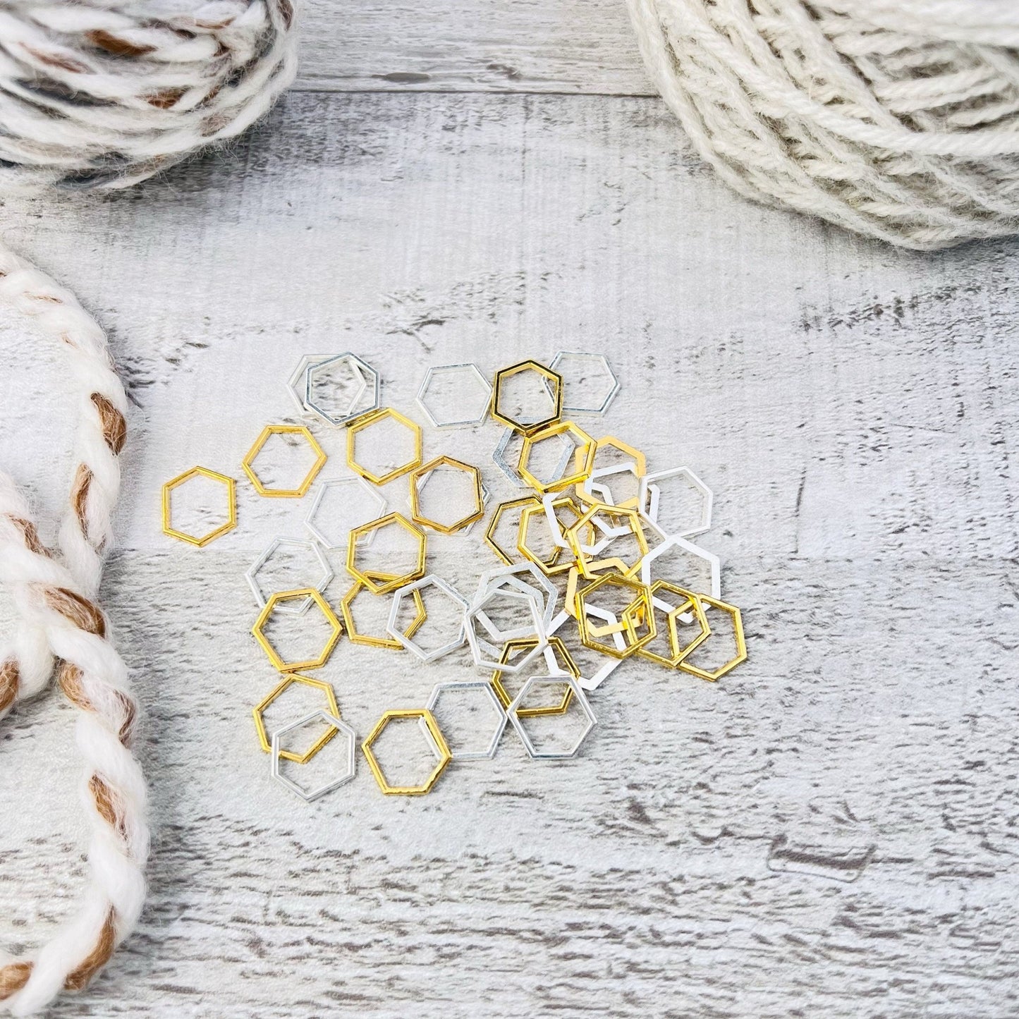 Hexagon 40 - Piece Stitch Marker Tin Set - Knitting - The Desert Stream Stitch