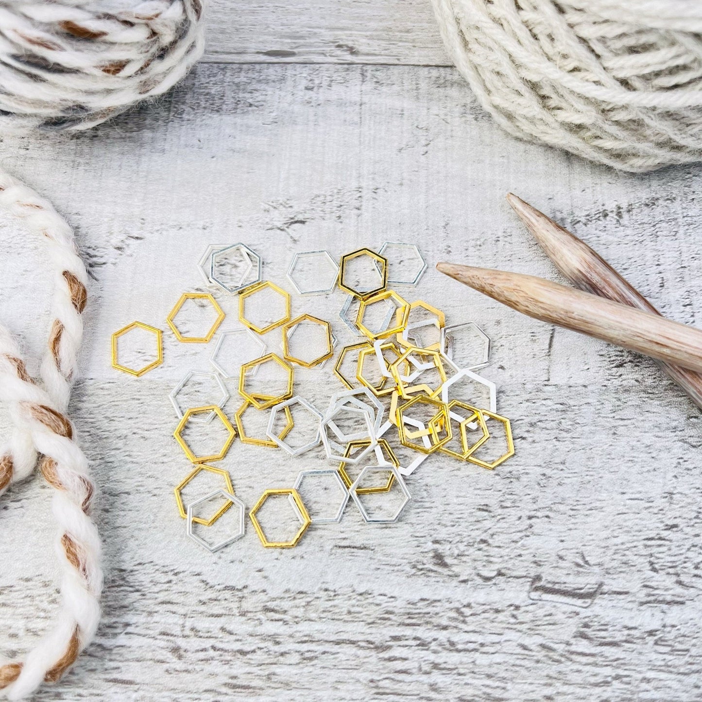 Hexagon 40 - Piece Stitch Marker Tin Set - Knitting - The Desert Stream Stitch