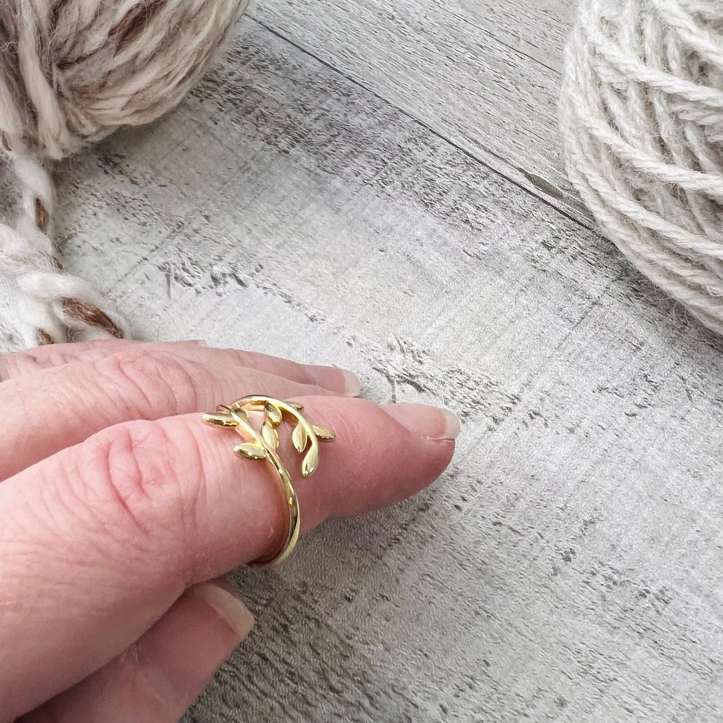 Leaf Adjustable Tension Ring 18K Gold - The Desert Stream Stitch