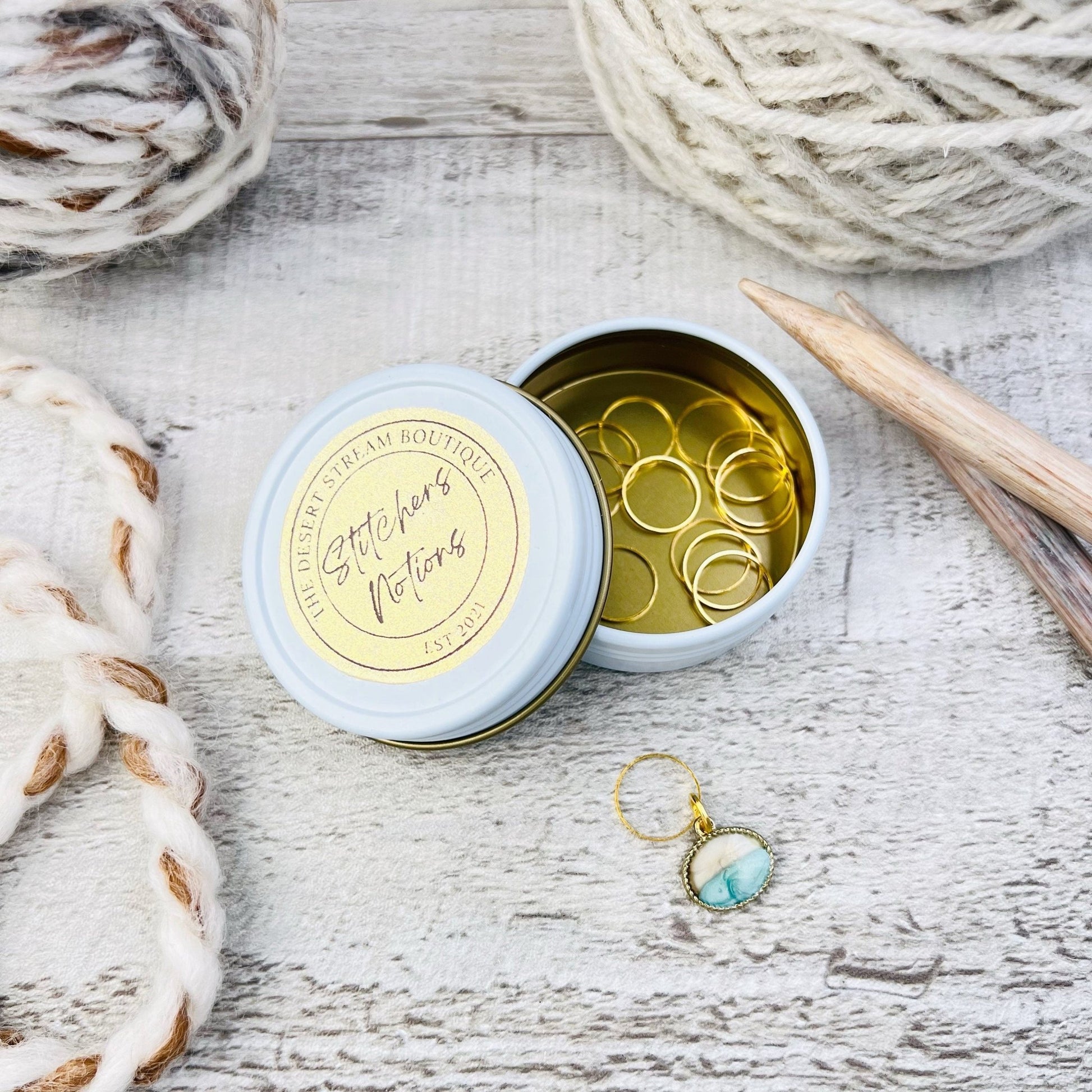 Round Stitch Markers 13 - Piece Tin Set - Knitting - The Desert Stream Stitch