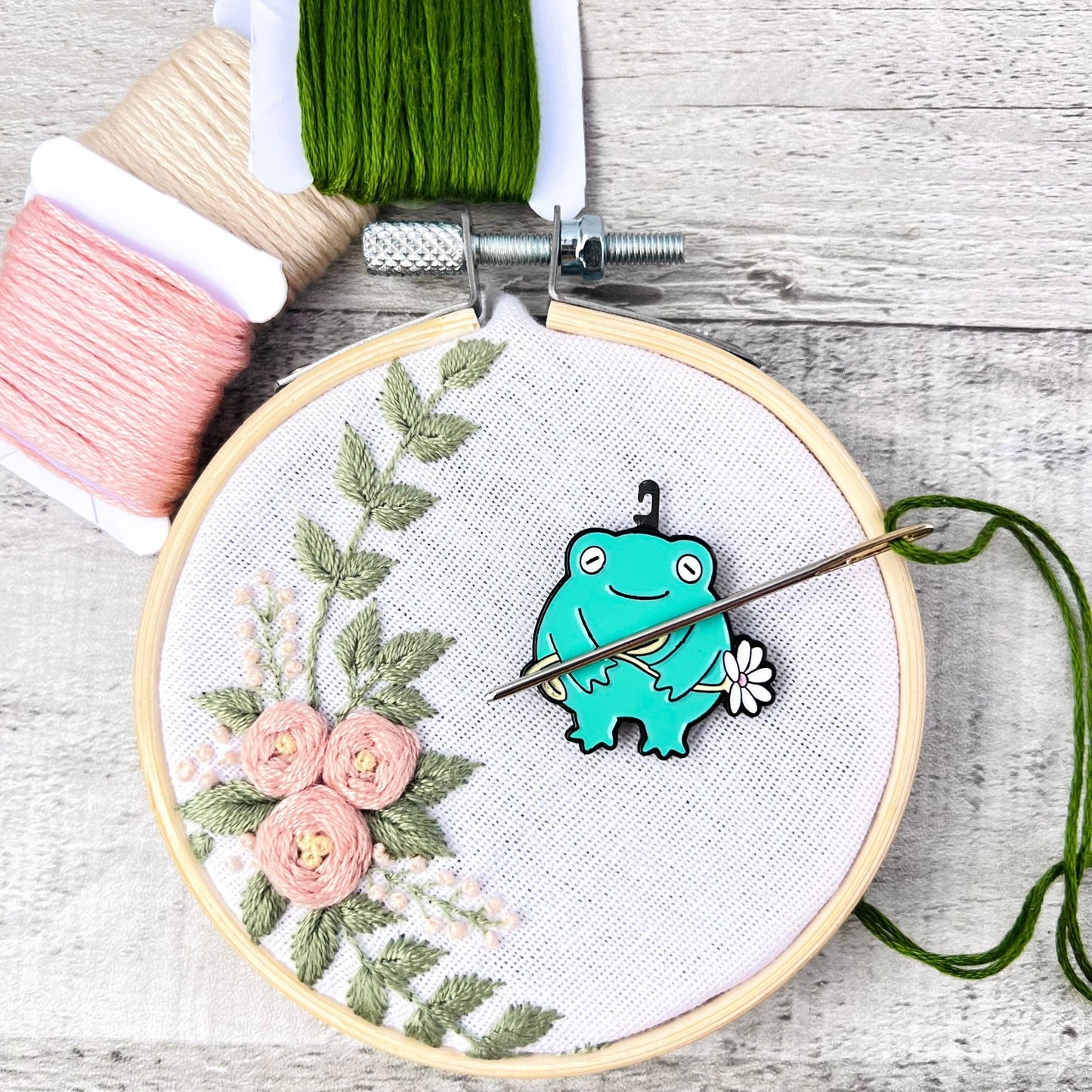 Frog Minder Needle Threader Magnetic - The Desert Stream Stitch