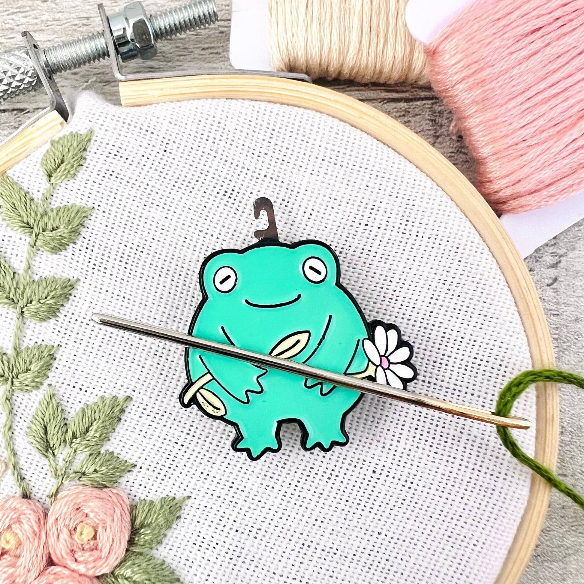 Frog Minder Needle Threader Magnetic - The Desert Stream Stitch