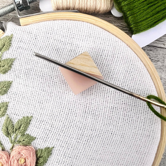 Wood & Resin Needle Minder Magnetic - The Desert Stream Stitch