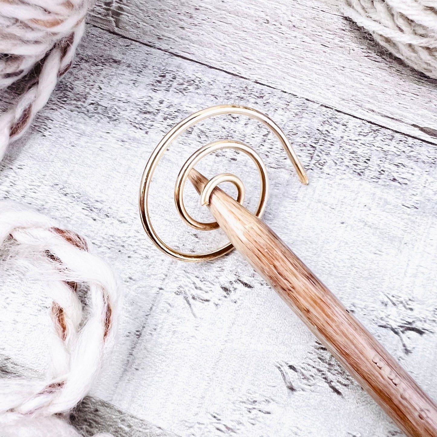 Gold Spiral Knitting Cable Needle - The Desert Stream Stitch