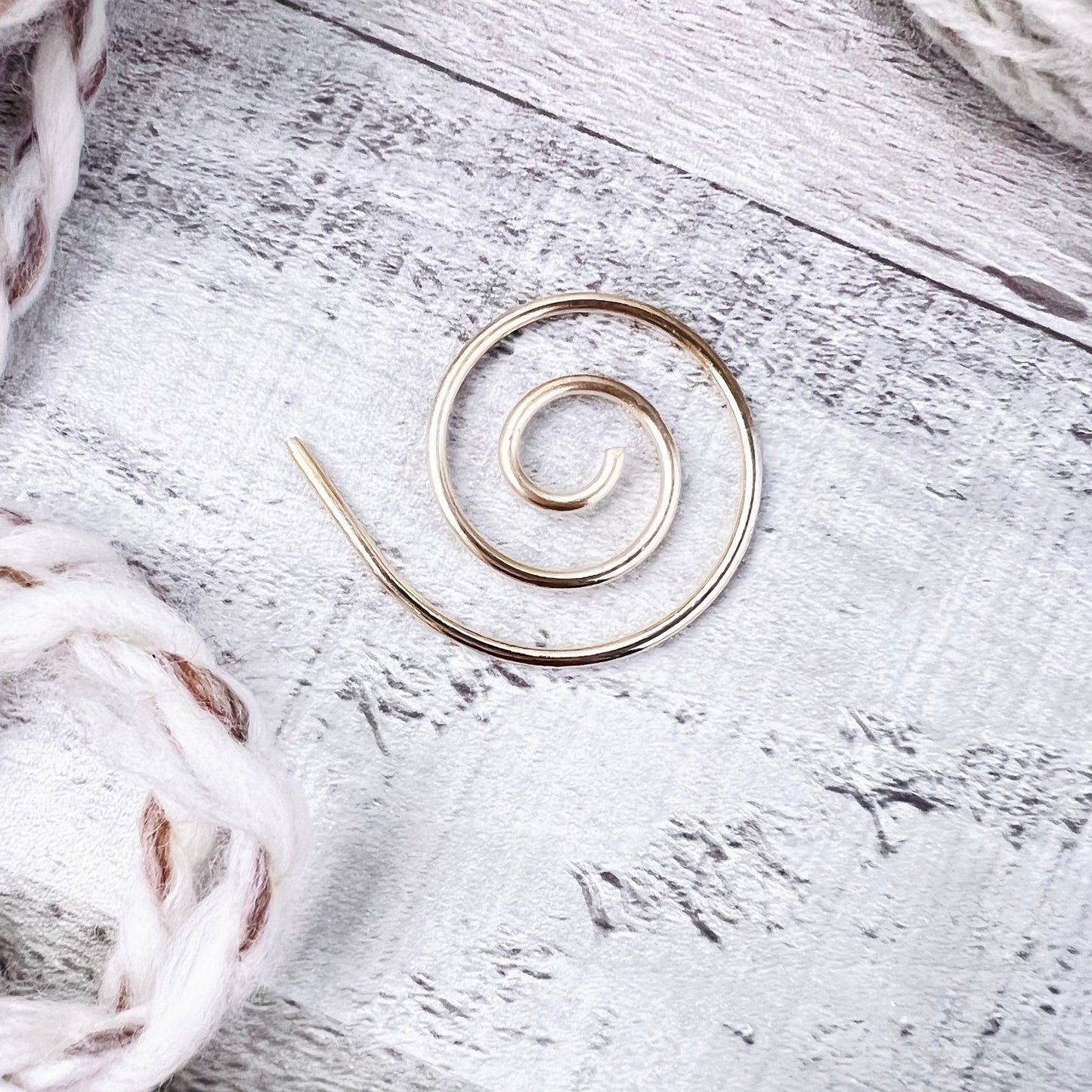 Gold Spiral Knitting Cable Needle - The Desert Stream Stitch