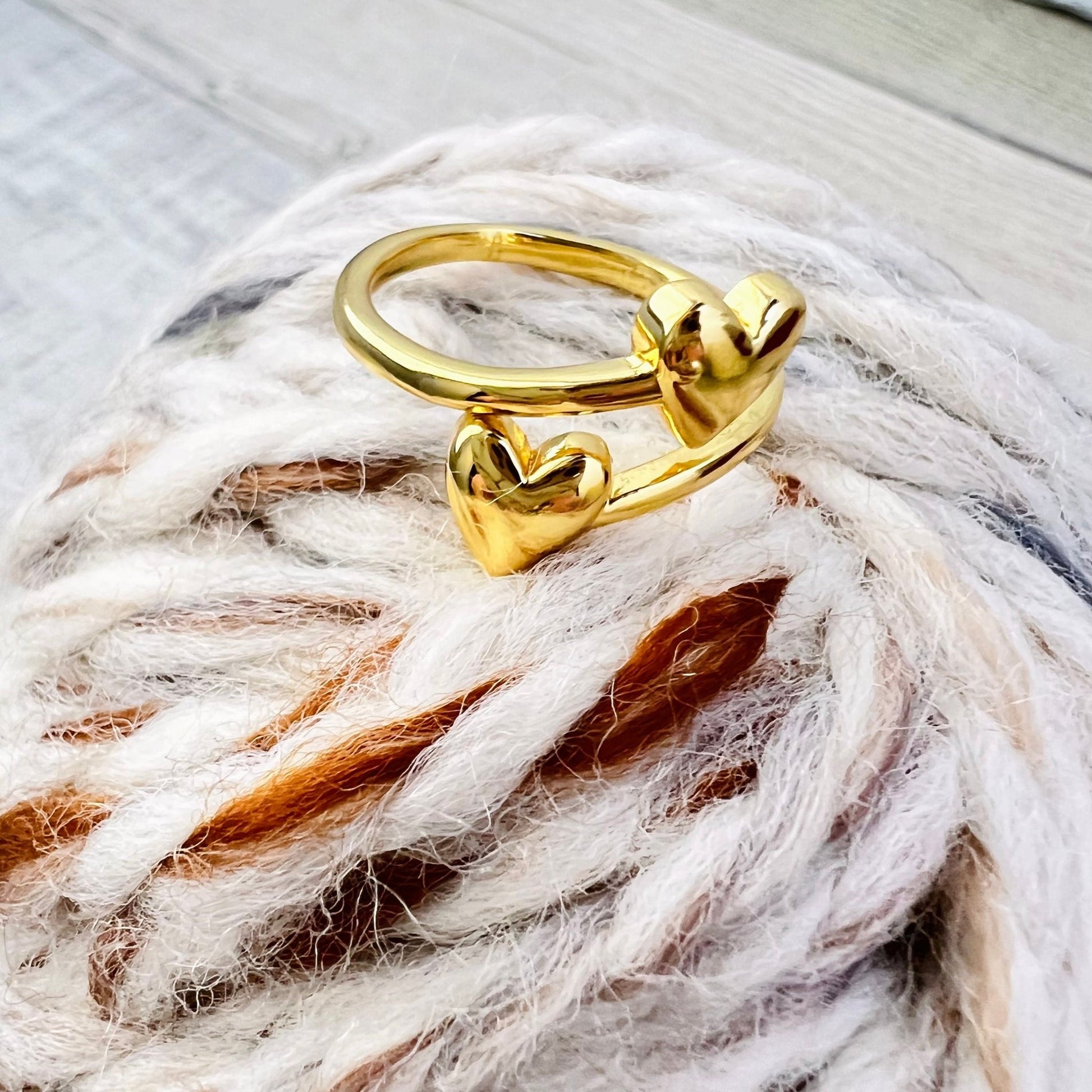 Heart Adjustable Tension Ring 18K Gold - The Desert Stream Stitch