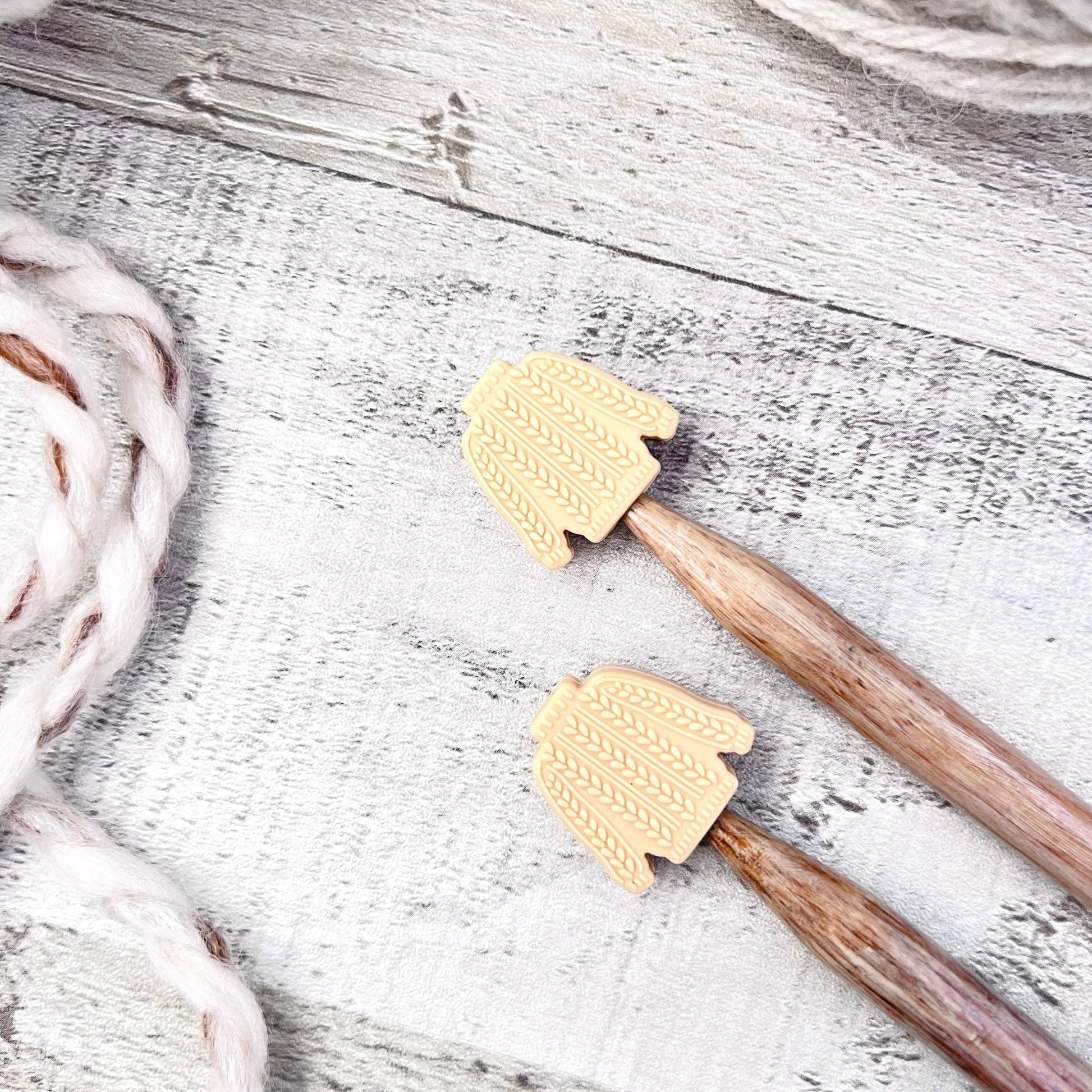 Knitted Sweater Stitch Stoppers - The Desert Stream Stitch