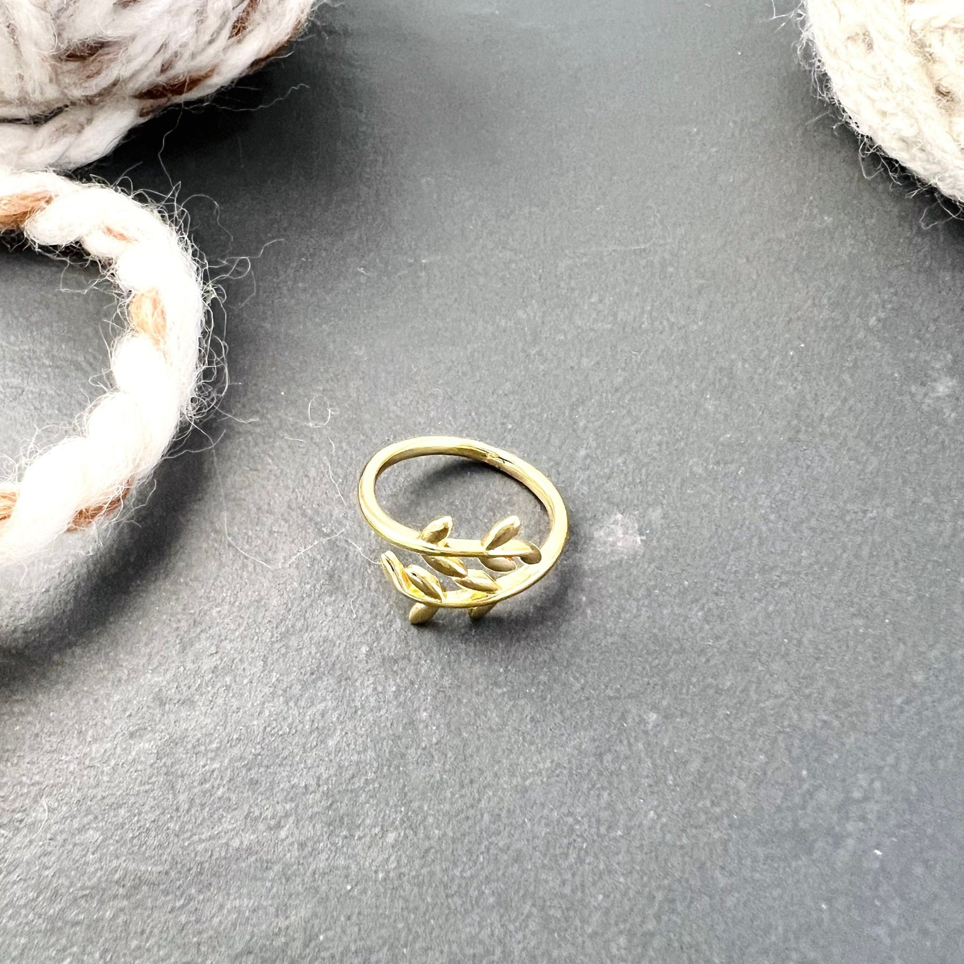 Leaf Adjustable Tension Ring 18K Gold - The Desert Stream Stitch