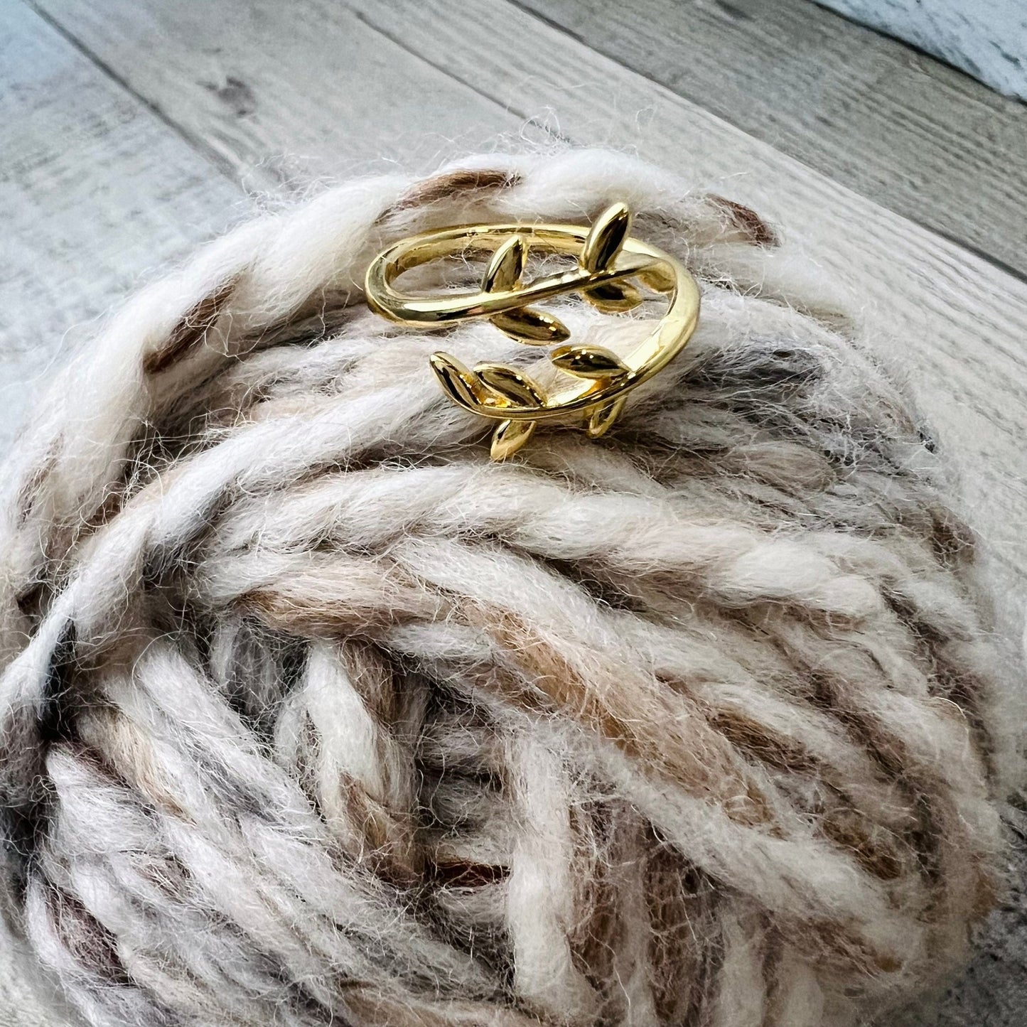 Leaf Adjustable Tension Ring 18K Gold - The Desert Stream Stitch