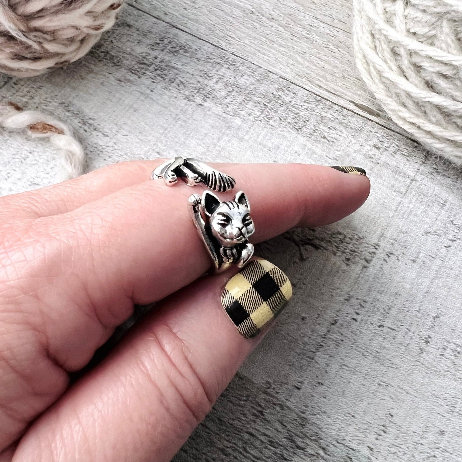 Sleepy Cat Adjustable Tension Ring - The Desert Stream Stitch