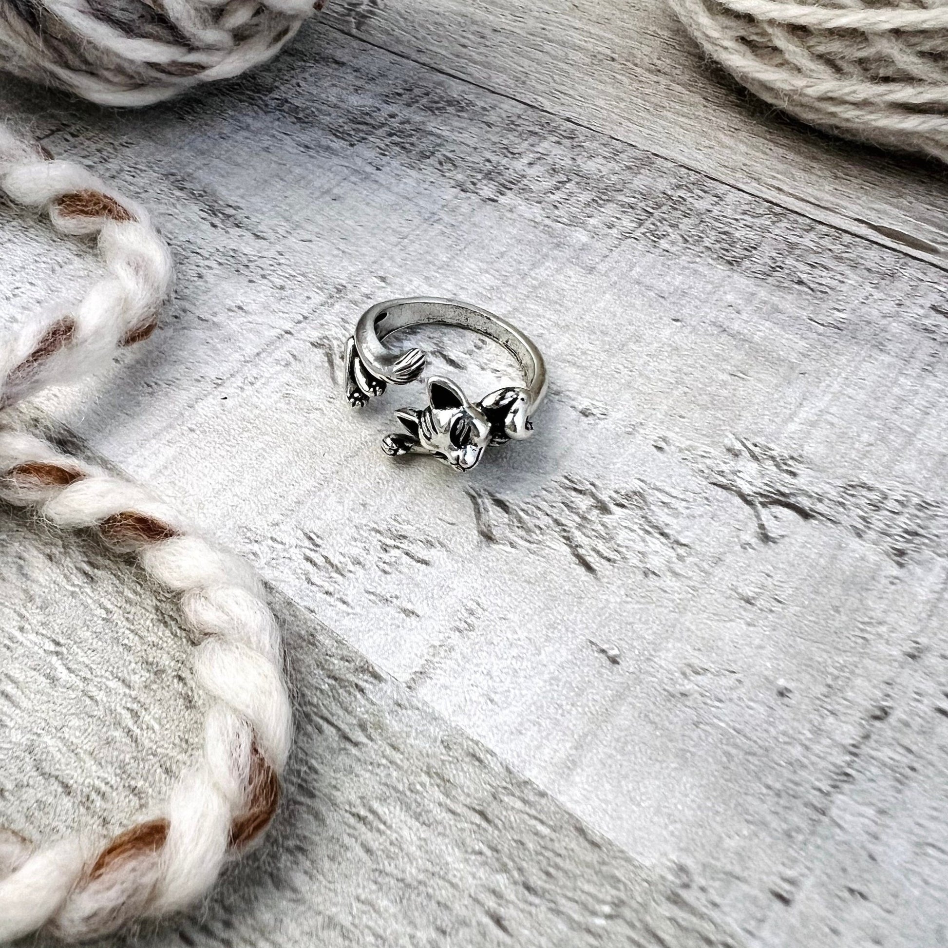 Sleepy Cat Adjustable Tension Ring - The Desert Stream Stitch