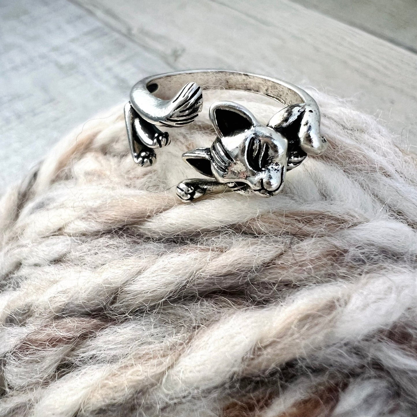 Sleepy Cat Adjustable Tension Ring - The Desert Stream Stitch