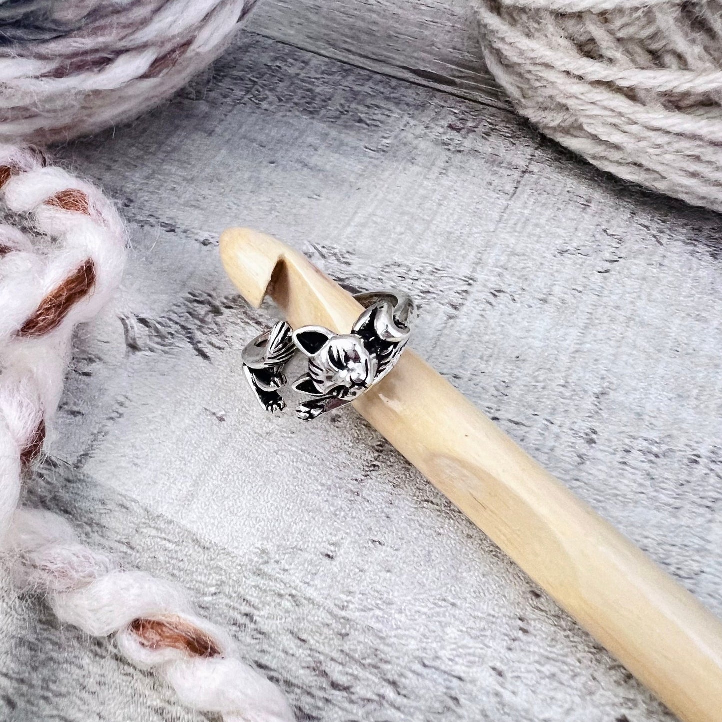 Sleepy Cat Adjustable Tension Ring - The Desert Stream Stitch