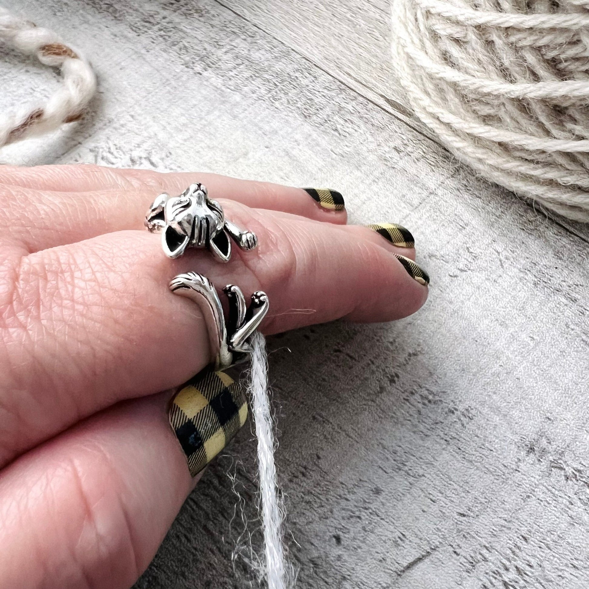 Sleepy Cat Adjustable Tension Ring - The Desert Stream Stitch